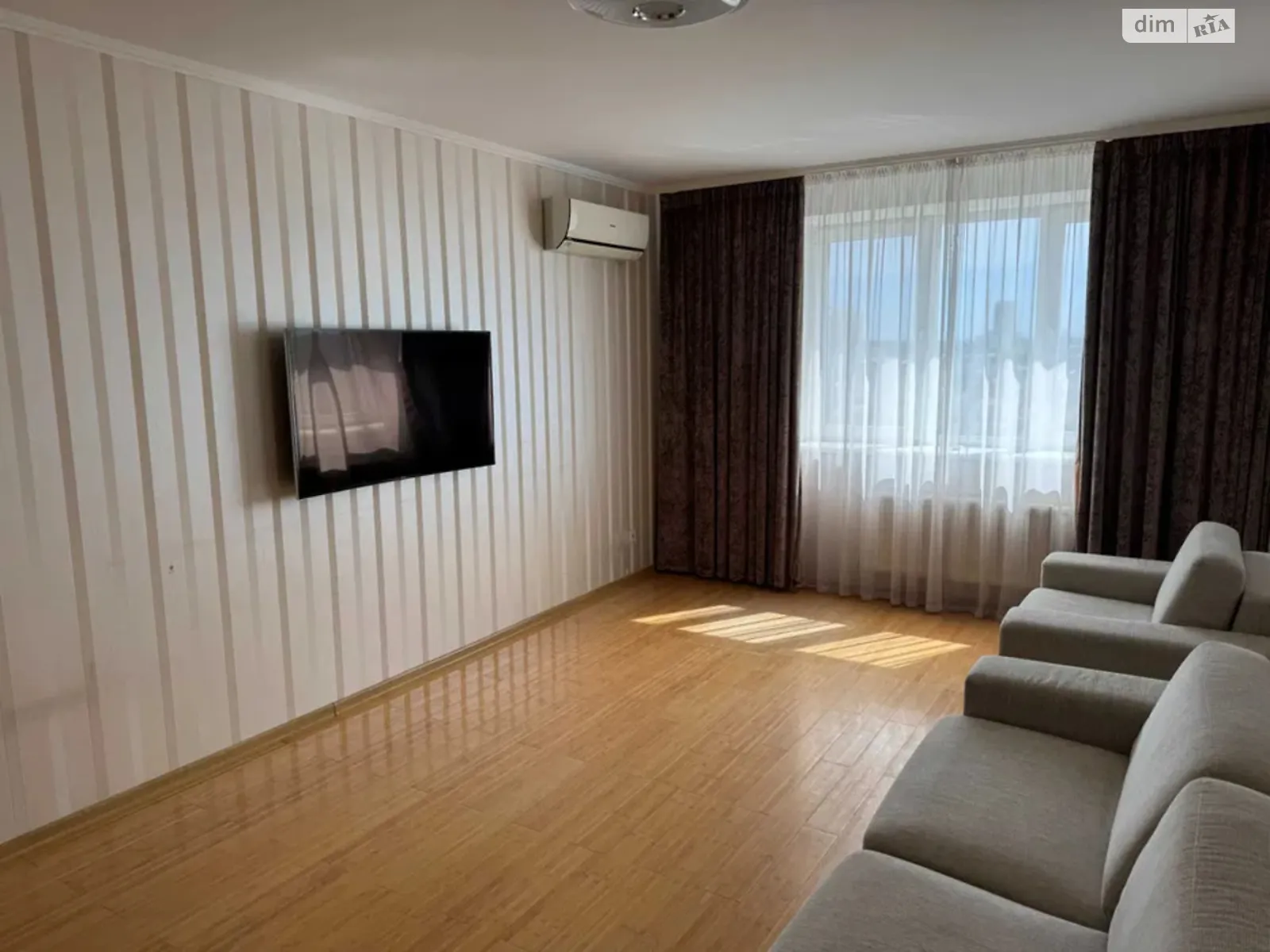 Продается 2-комнатная квартира 87 кв. м в Киеве, ул. Голосеевская, 13Б - фото 1