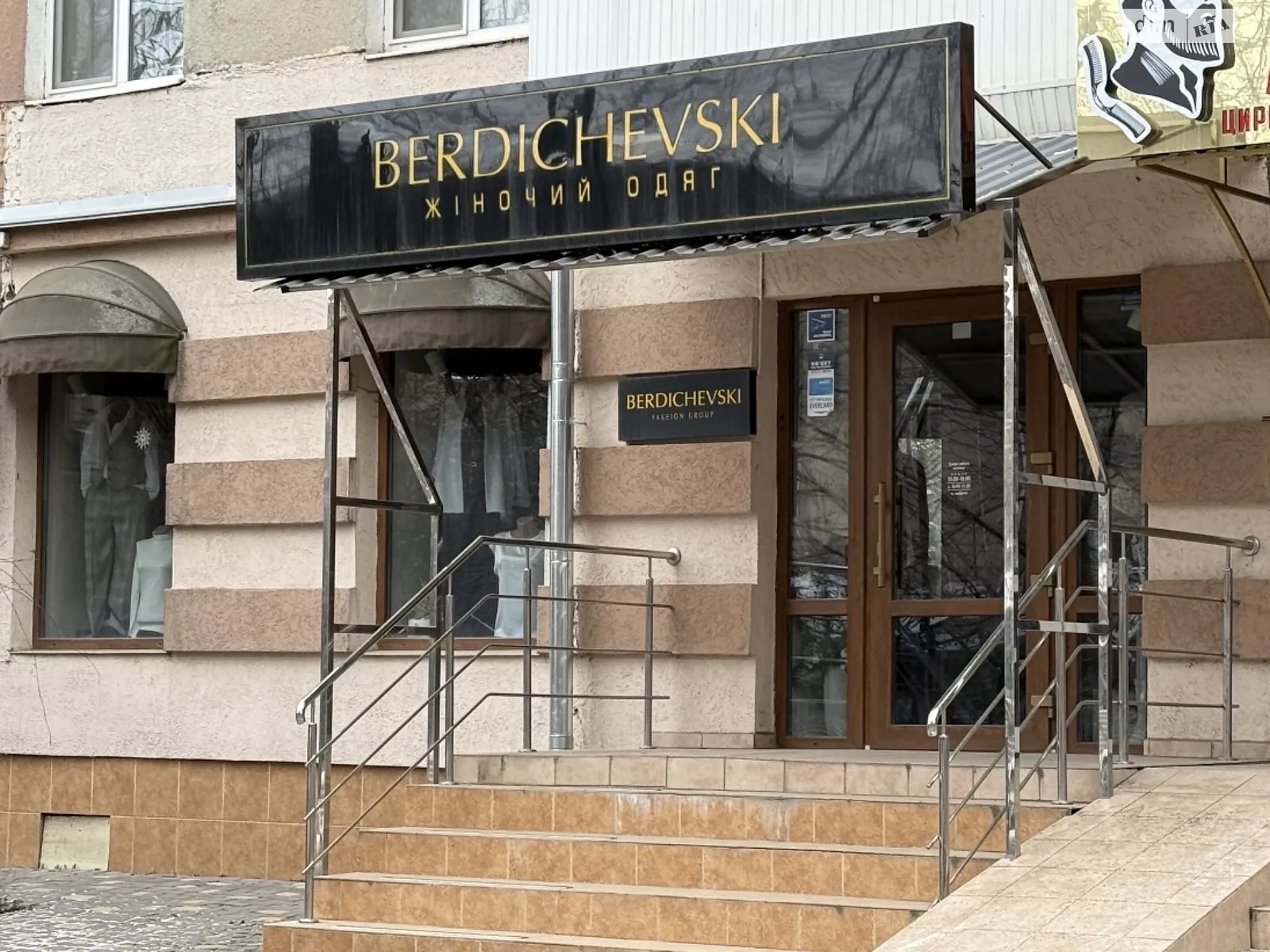 Сдается в аренду помещения свободного назначения 43 кв. м в 5-этажном здании, цена: 42000 грн - фото 1