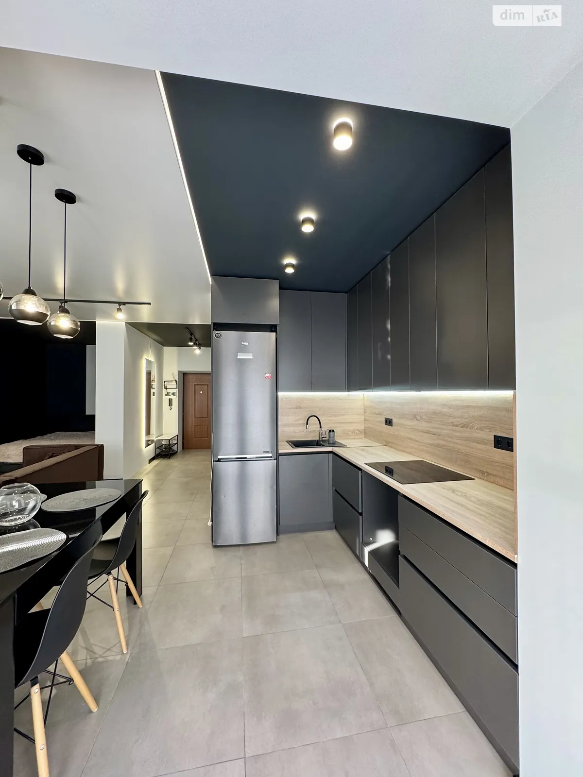 Продается 1-комнатная квартира 42 кв. м в Ивано-Франковске, ул. Высочана Семена, 18 корпус 43 - фото 1