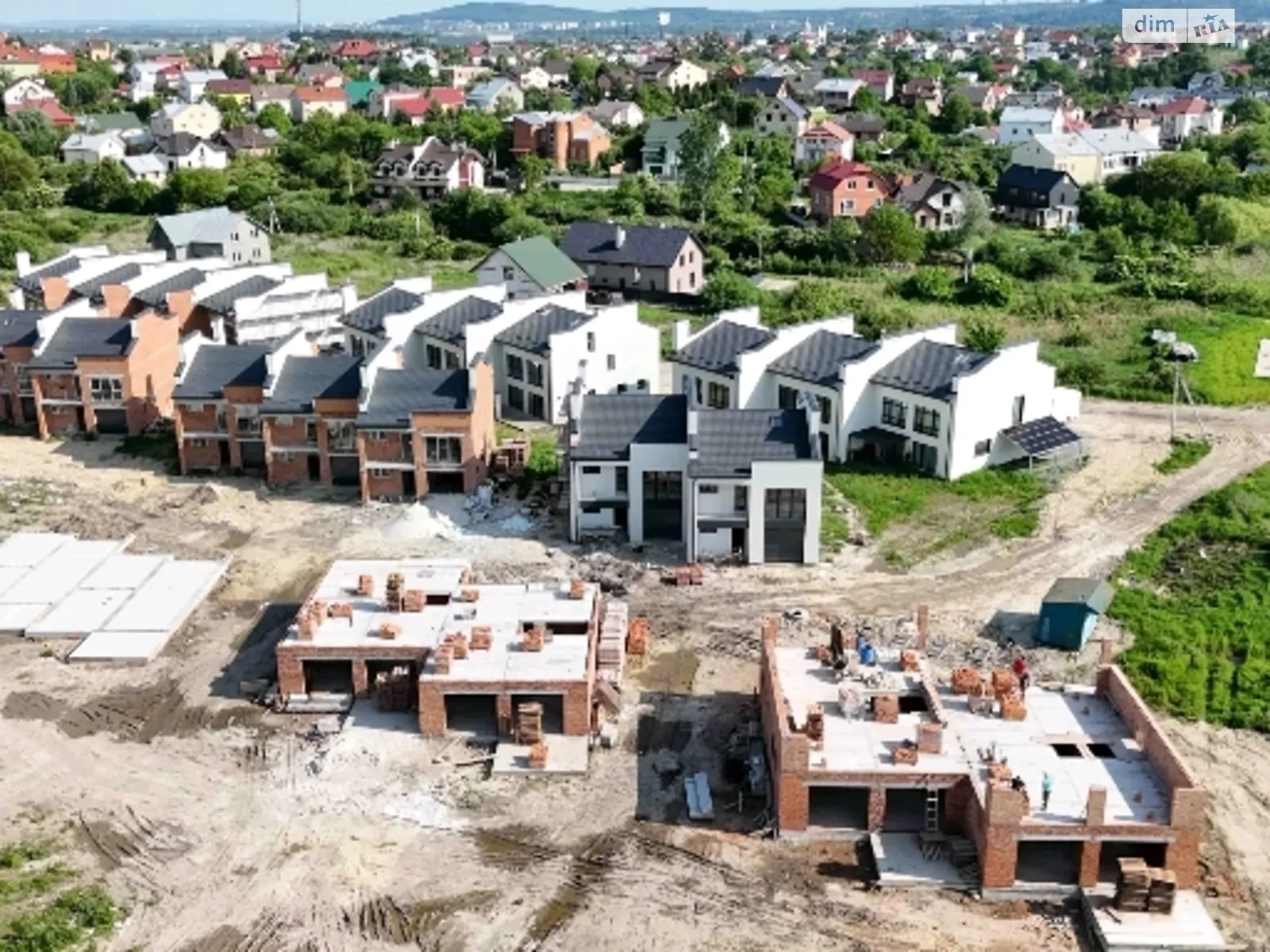 Продается дом на 2 этажа 204 кв. м с садом, цена: 130000 $ - фото 1