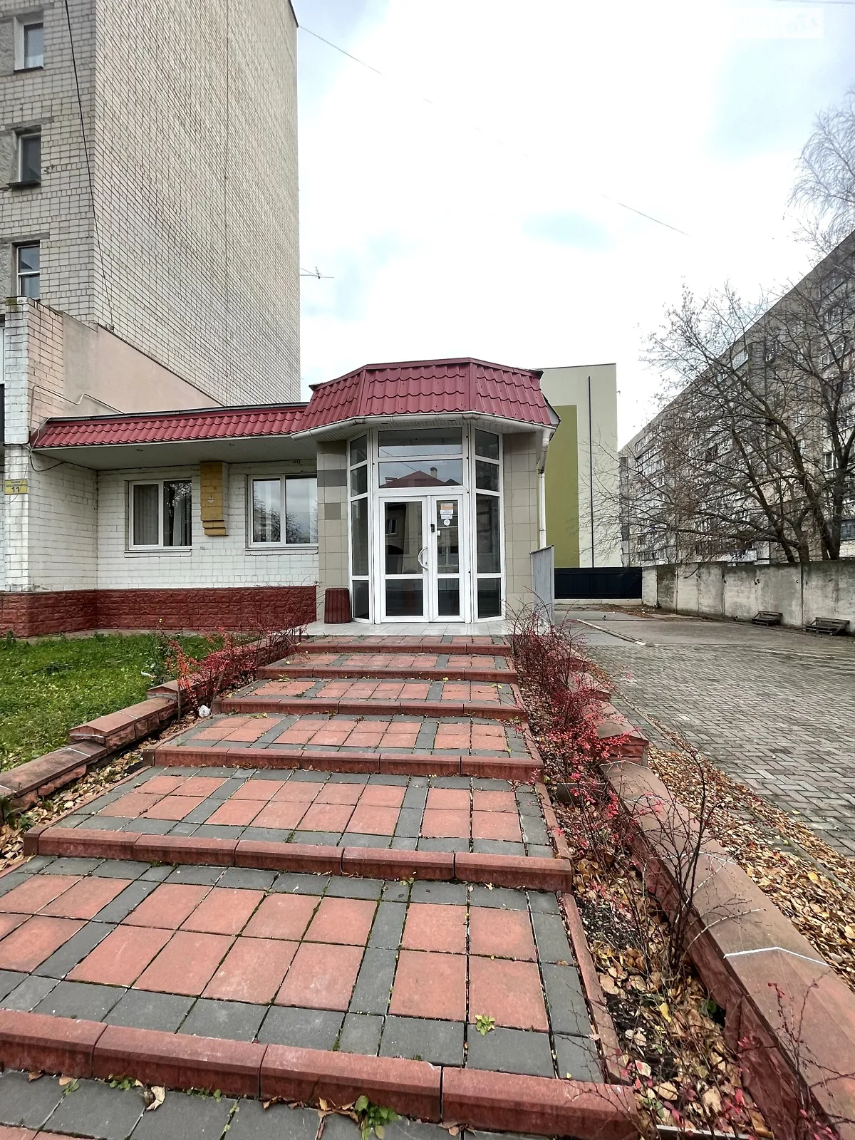 Сдается в аренду помещения свободного назначения 250 кв. м в 1-этажном здании, цена: 50000 грн - фото 1