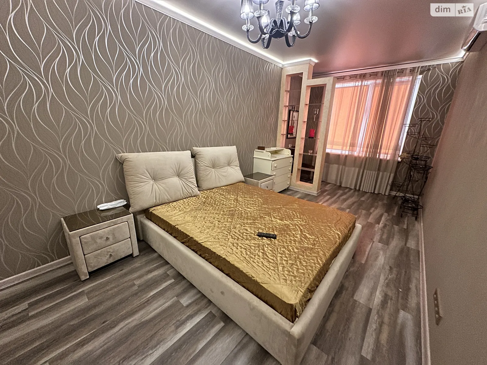 Сдается в аренду 2-комнатная квартира 68 кв. м в Одессе, ул. Литературная, 8 - фото 1