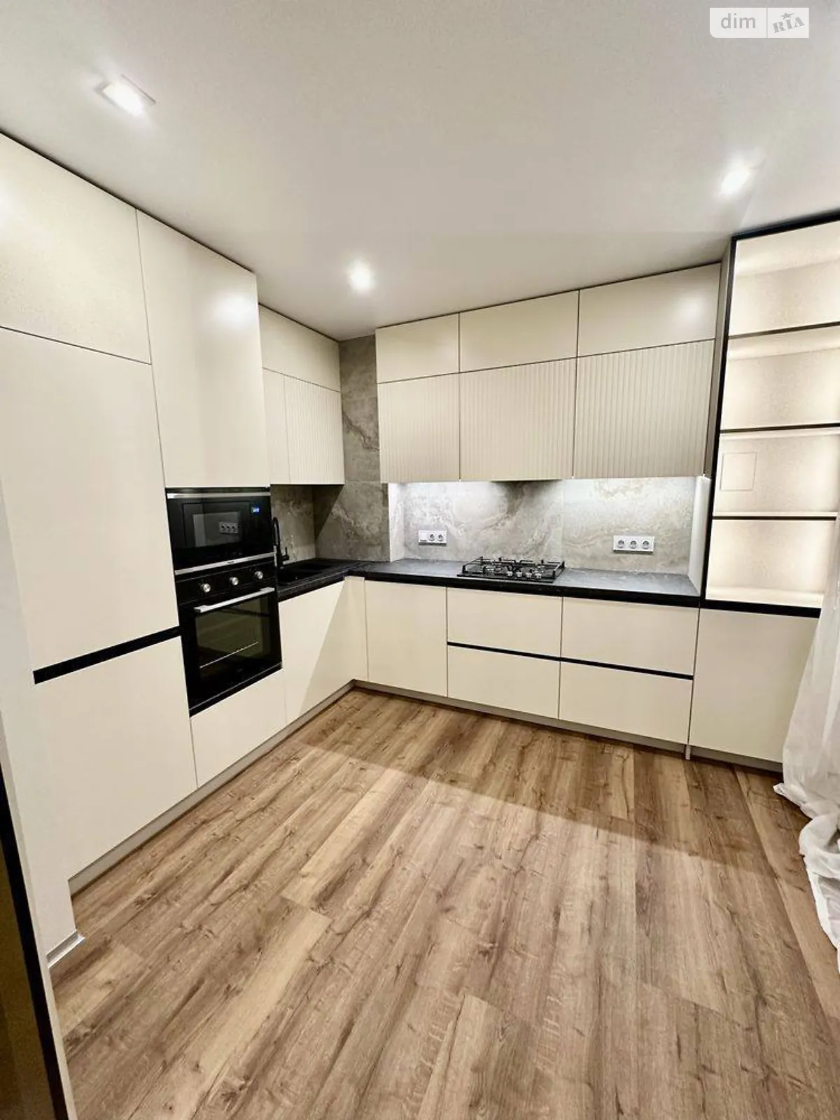 Продается 3-комнатная квартира 74 кв. м в Киеве, ул. Мостицкая, 26 - фото 1