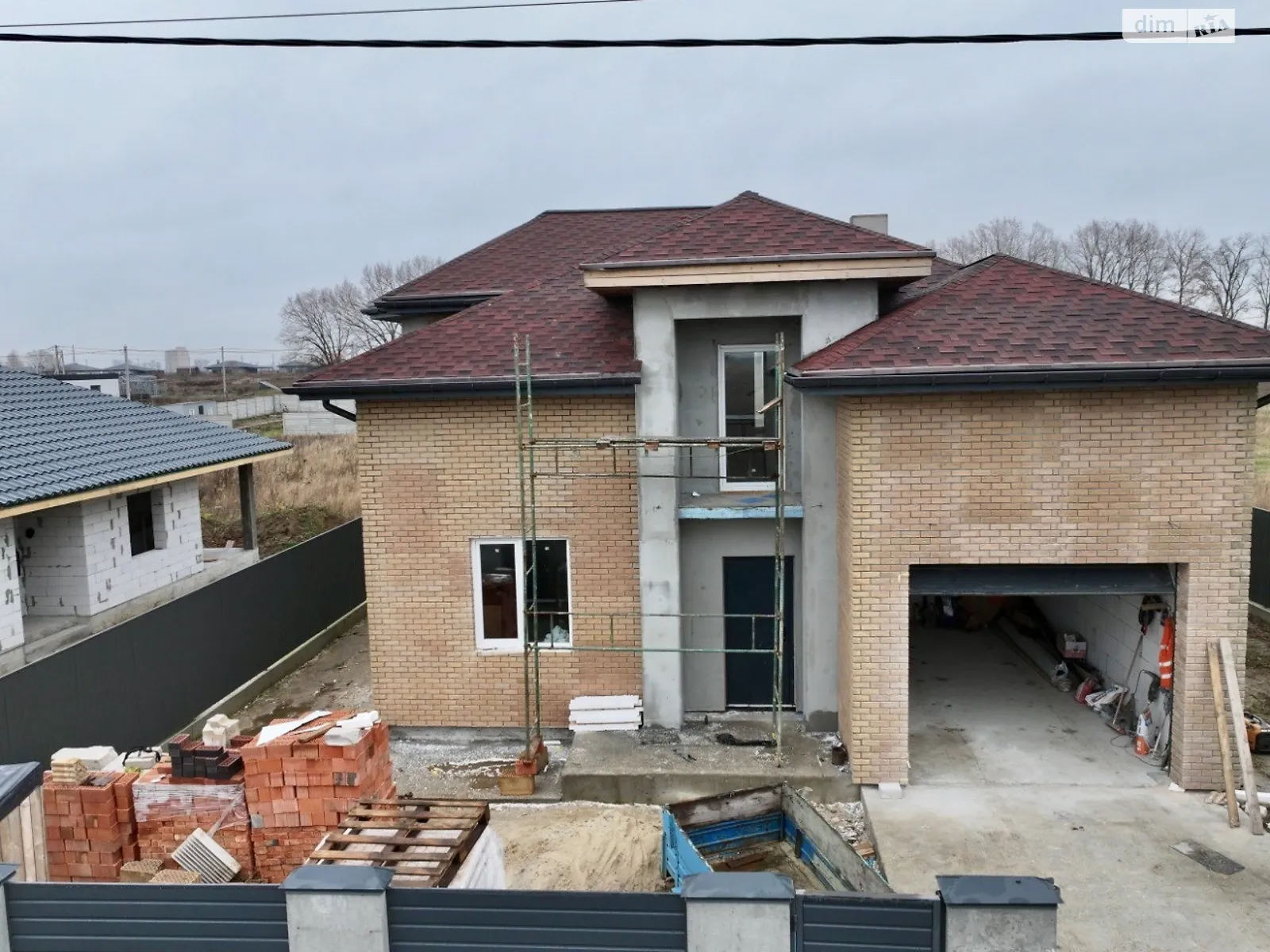 Продается дом на 2 этажа 240 кв. м с садом, цена: 180000 $ - фото 1