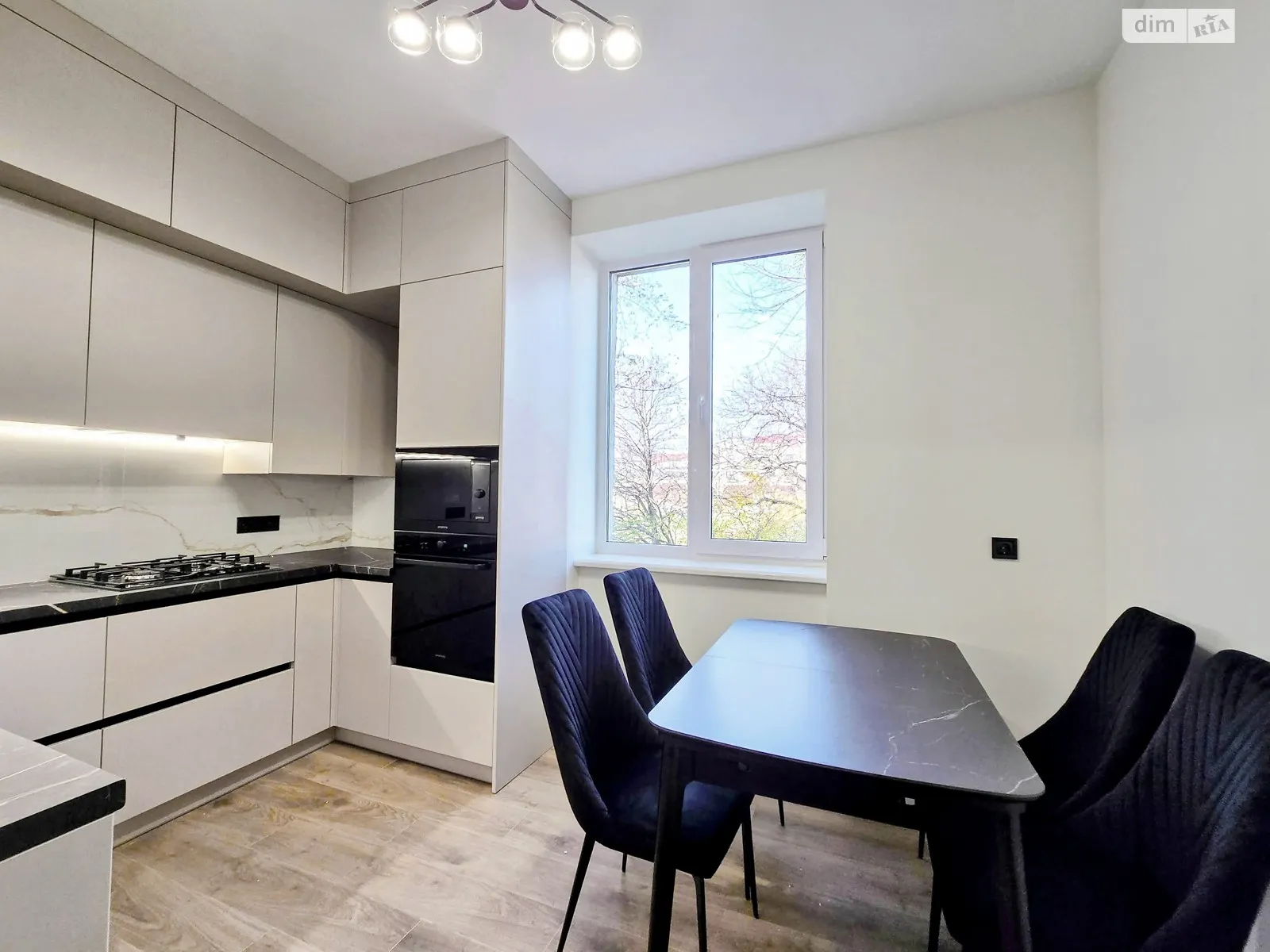 Сдается в аренду 2-комнатная квартира 78 кв. м в Черновцах, ул. Первомайская - фото 1