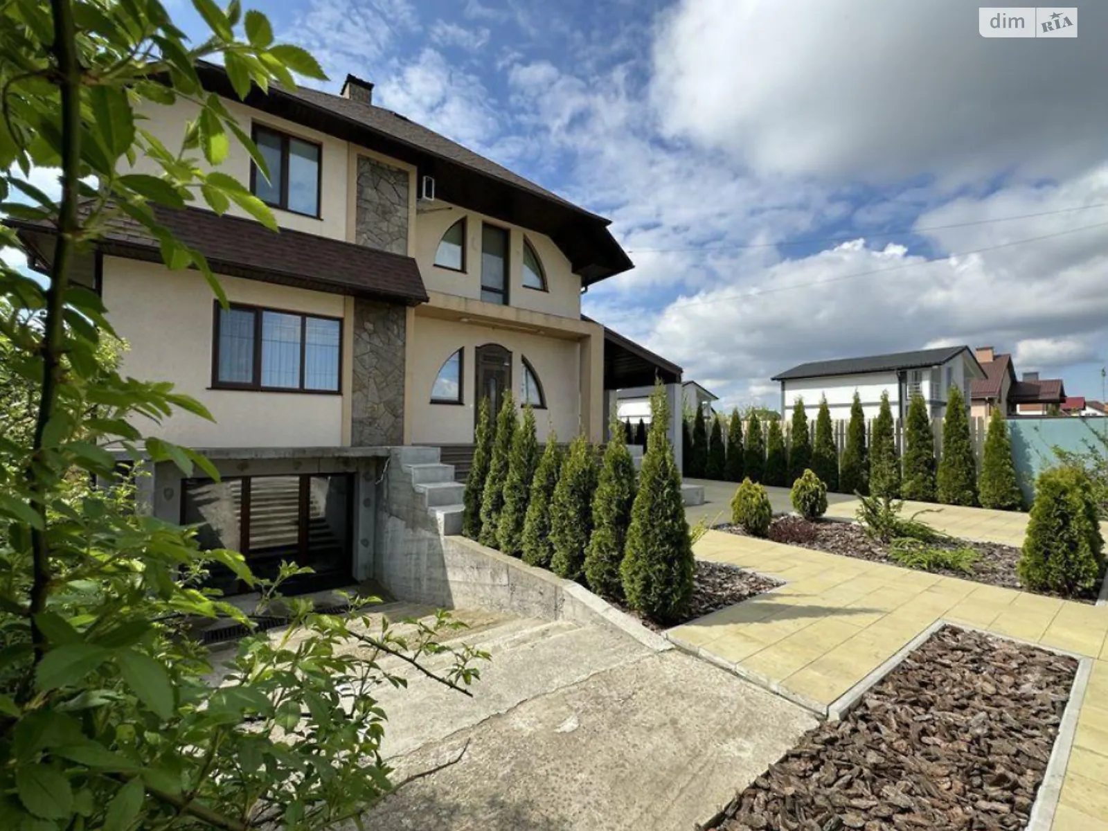 Продается дом на 2 этажа 261 кв. м с мансардой, цена: 257000 $ - фото 1