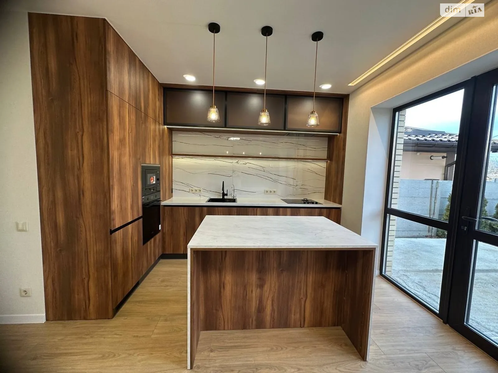 Сдается в аренду дом на 2 этажа 110 кв. м с гаражом, цена: 1799 $ - фото 1