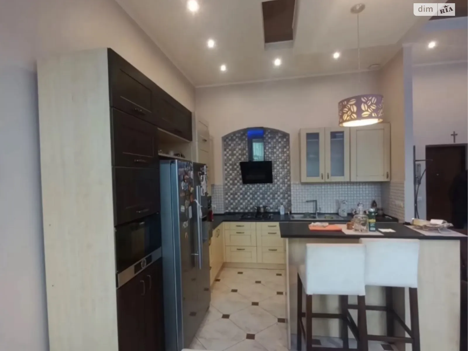 Сдается в аренду 2-комнатная квартира 101.8 кв. м в Львове, ул. Митрополита Андрея, 4 - фото 1