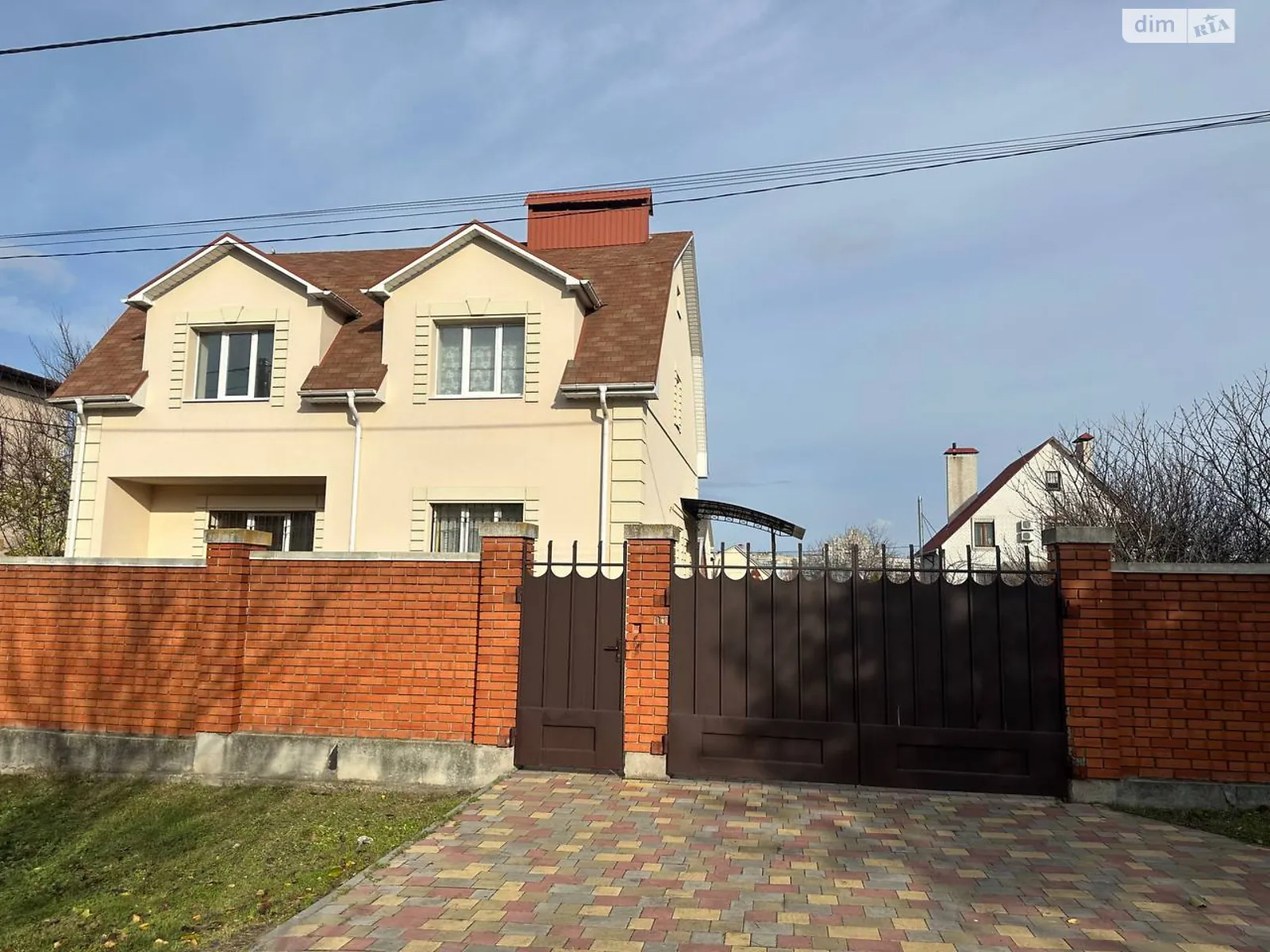 Продается дом на 2 этажа 246 кв. м с подвалом, цена: 180000 $ - фото 1