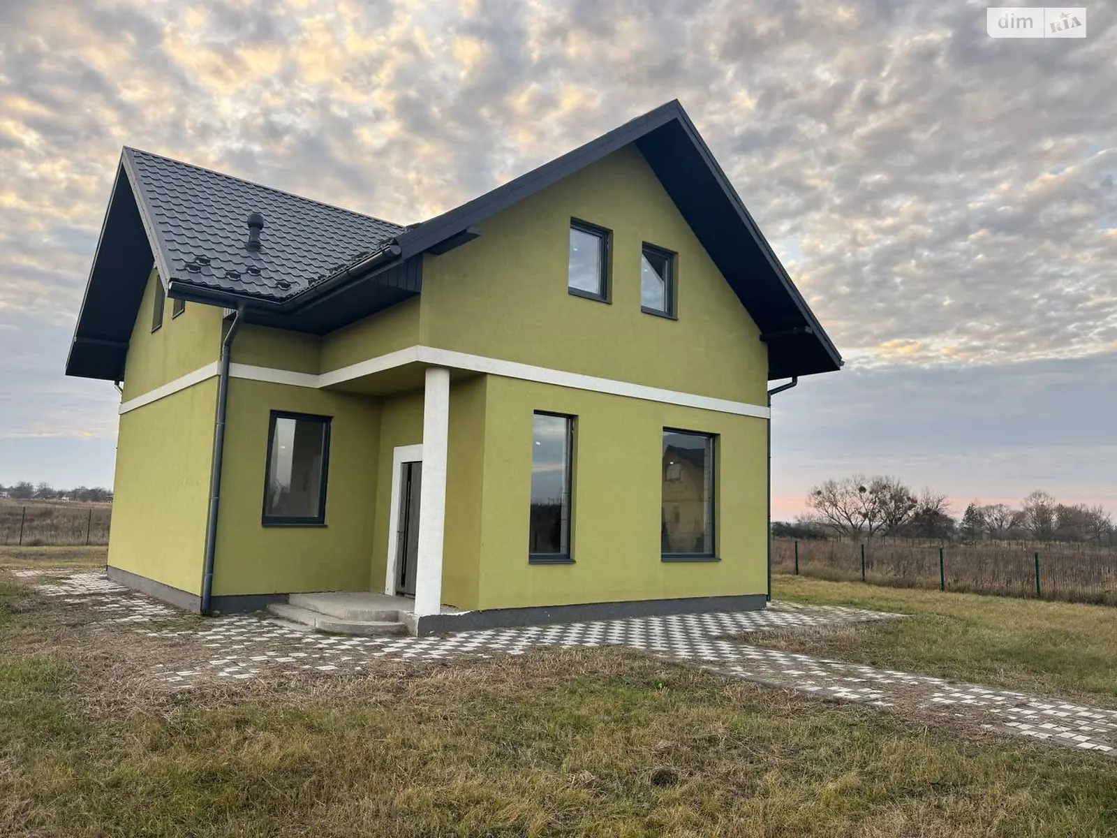 Продается дом на 2 этажа 160 кв. м с подвалом, цена: 80000 $ - фото 1