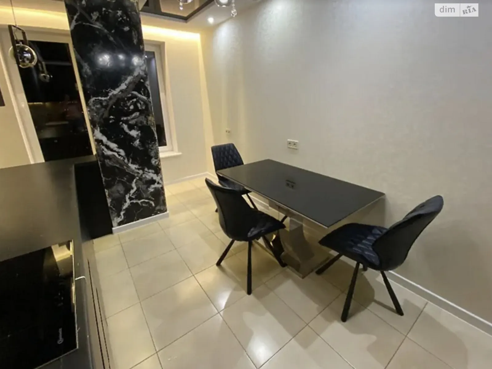 Продается 2-комнатная квартира 66 кв. м в Харькове, ул. Гвардейцев-Широнинцев, 70 - фото 1