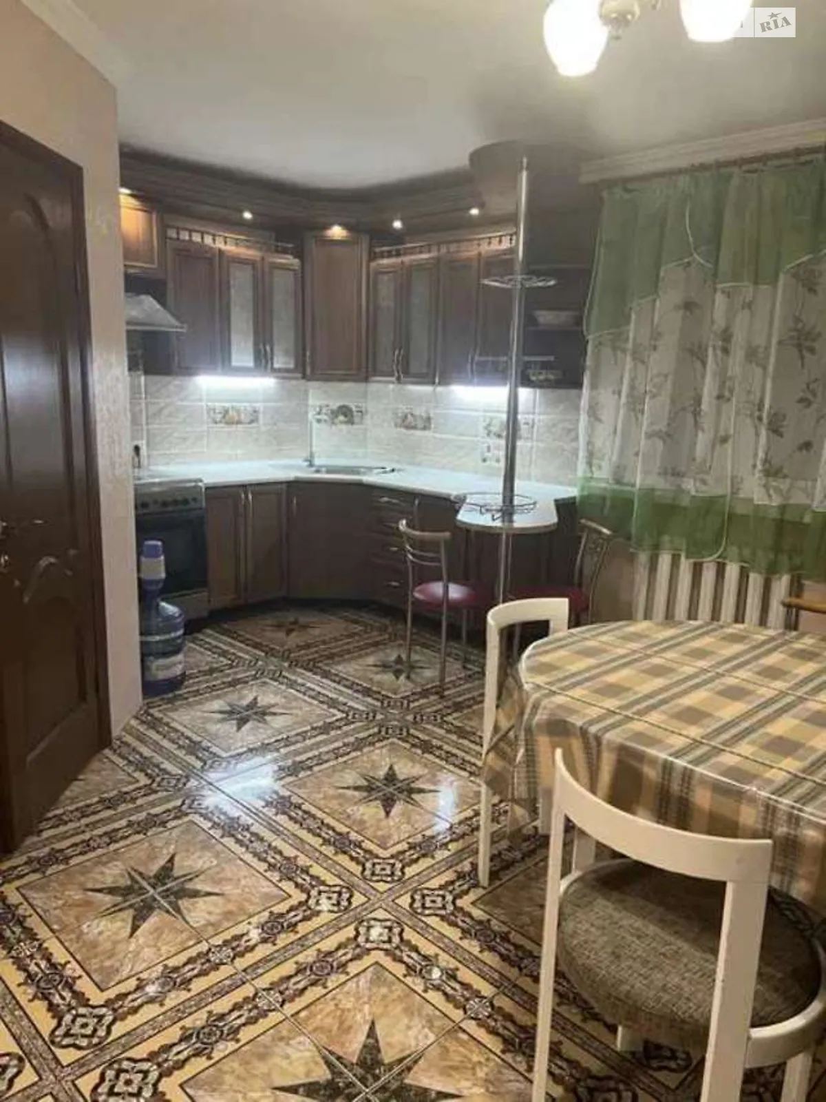 Сдается в аренду дом на 2 этажа 140 кв. м с участком, цена: 50000 грн - фото 1