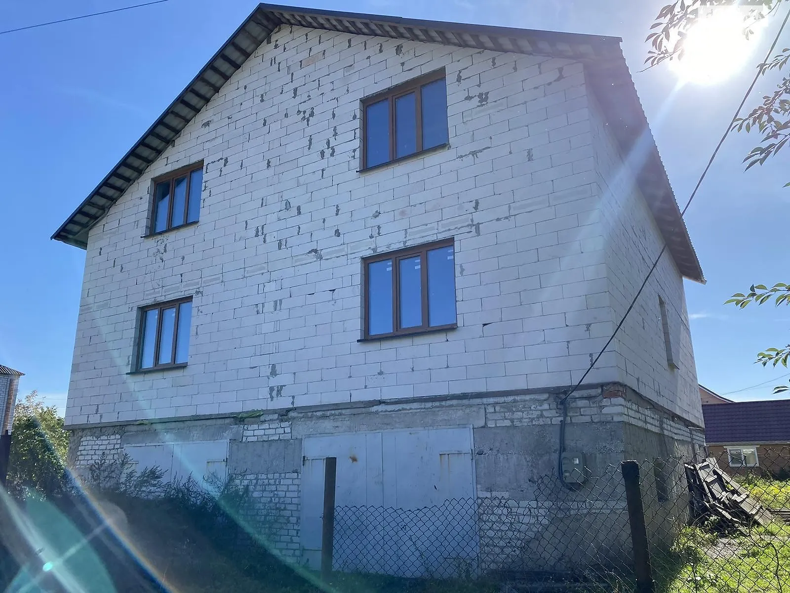 Продается дом на 3 этажа 432 кв. м с бассейном, цена: 100000 $ - фото 1