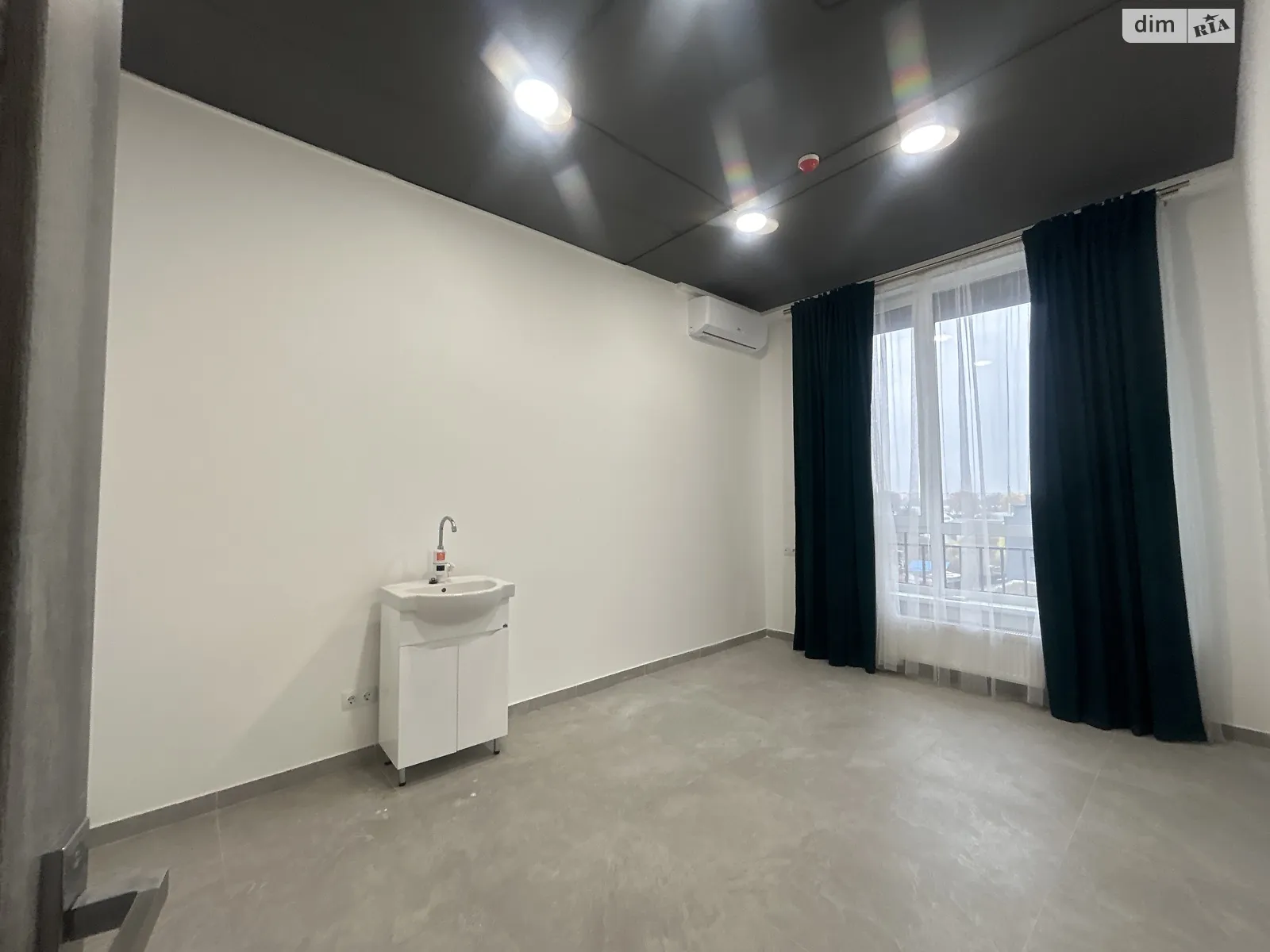 Сдается в аренду офис 43.3 кв. м в бизнес-центре, цена: 15000 грн - фото 1