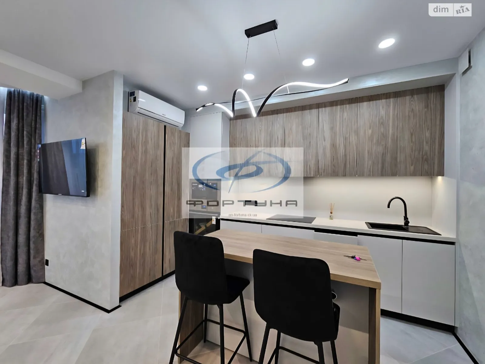 Продается 1-комнатная квартира 47 кв. м в Черкассах, цена: 74900 $ - фото 1