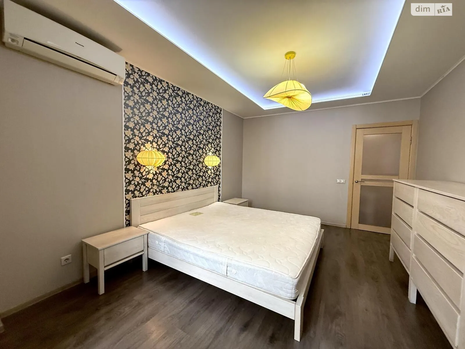 Продается 3-комнатная квартира 68.3 кв. м в Киеве, ул. Героев Днепра, 36Б - фото 1