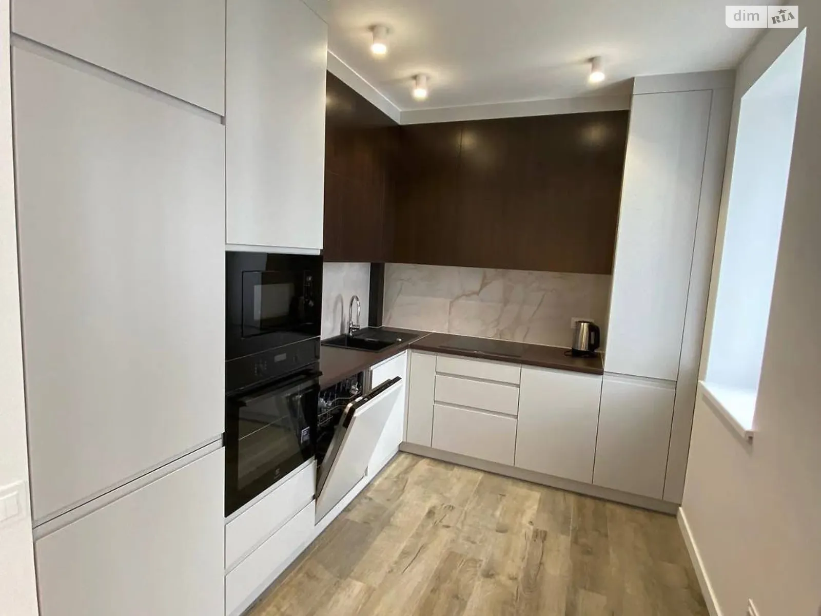 Сдается в аренду 2-комнатная квартира 73 кв. м в, цена: 600 $ - фото 1