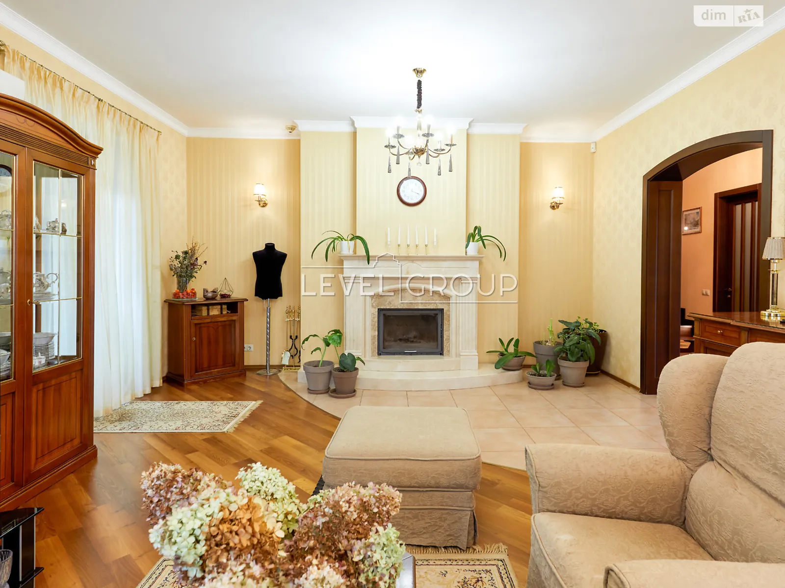 Продается дом на 2 этажа 230.6 кв. м с камином, цена: 320000 $ - фото 1