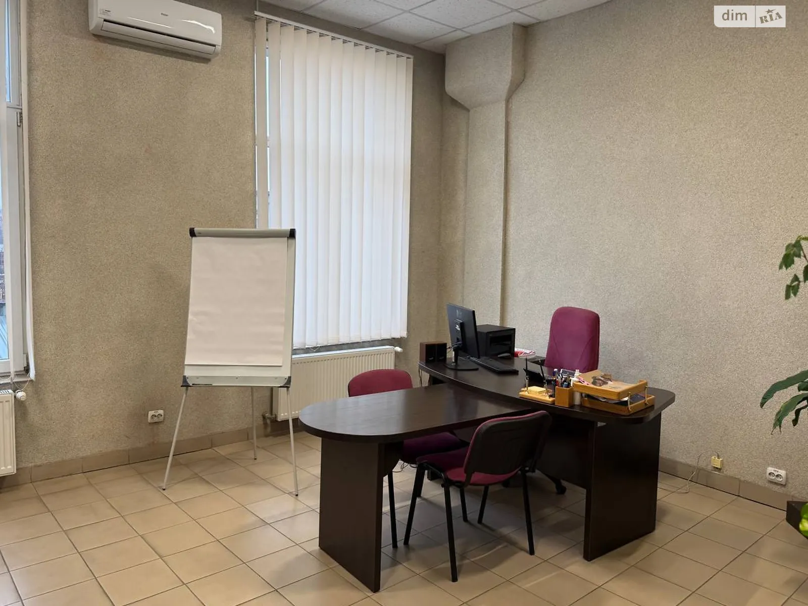 Сдается в аренду офис 700 кв. м в бизнес-центре, цена: 252000 грн - фото 1