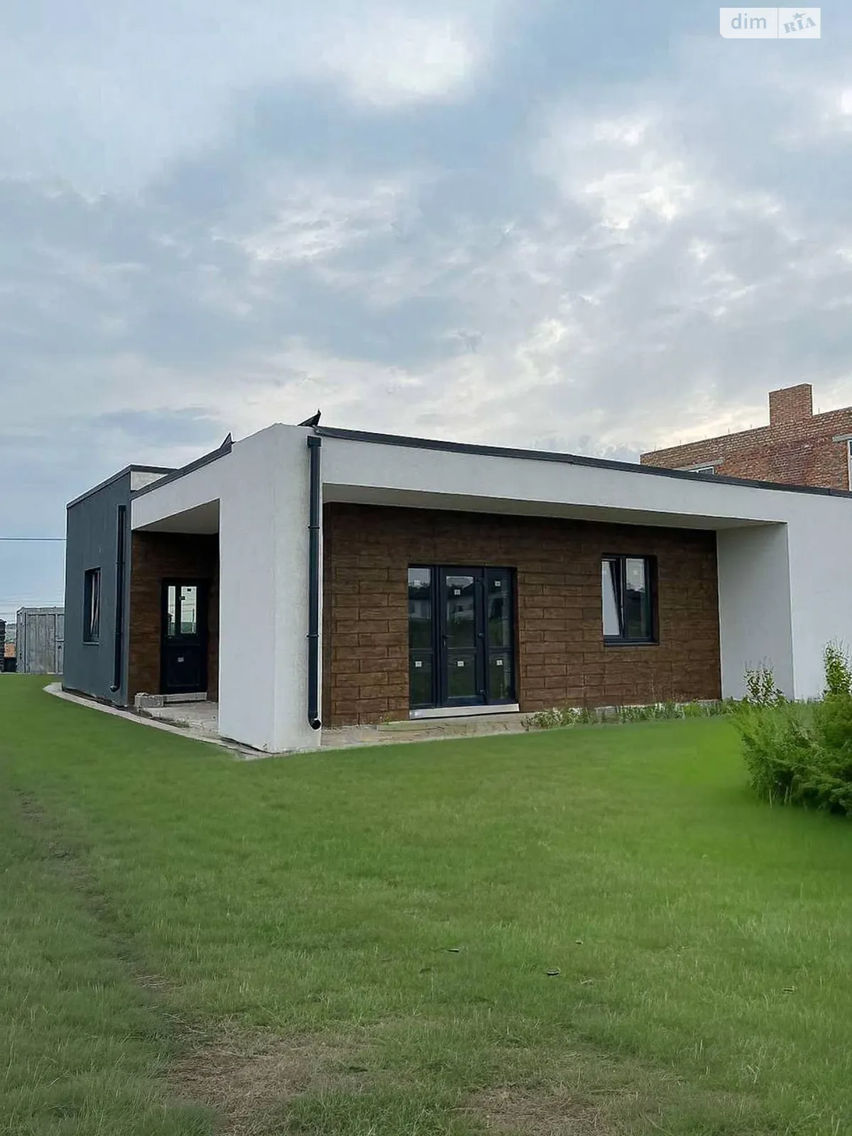 Продается одноэтажный дом 130 кв. м с бассейном, цена: 74900 $ - фото 1