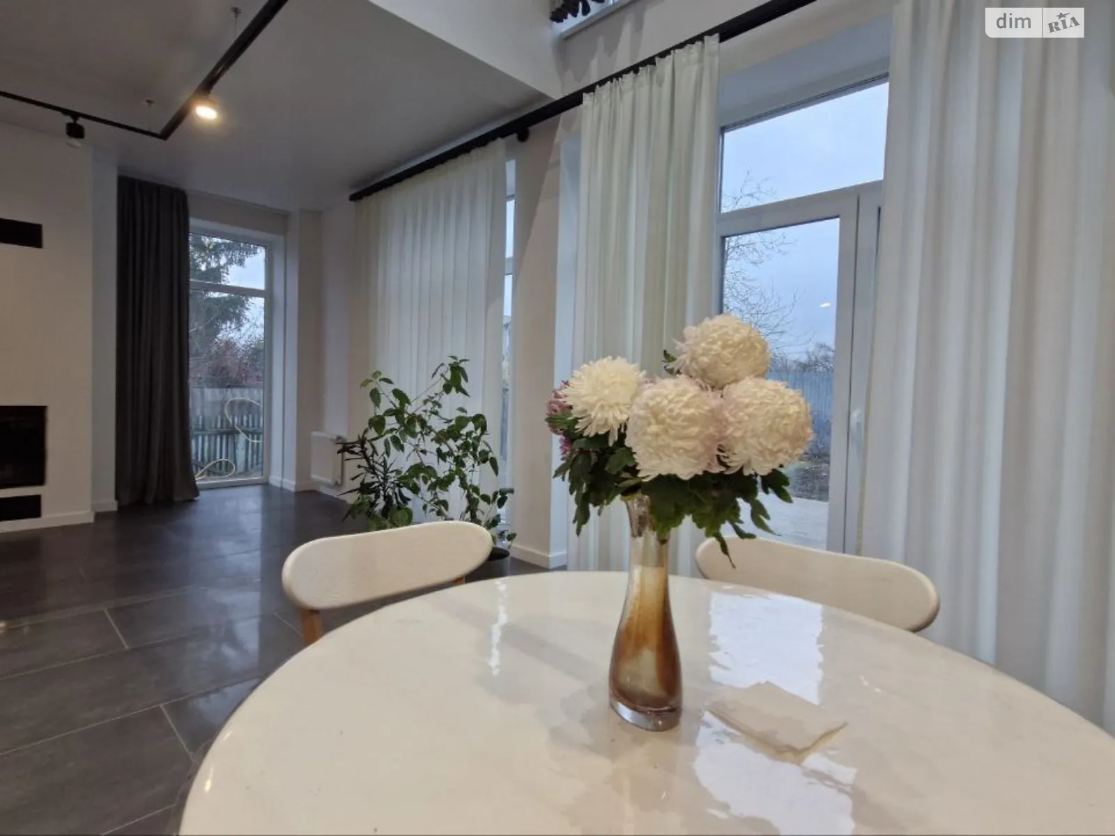 Сдается в аренду дом на 2 этажа 180 кв. м с гаражом, цена: 1800 $ - фото 1