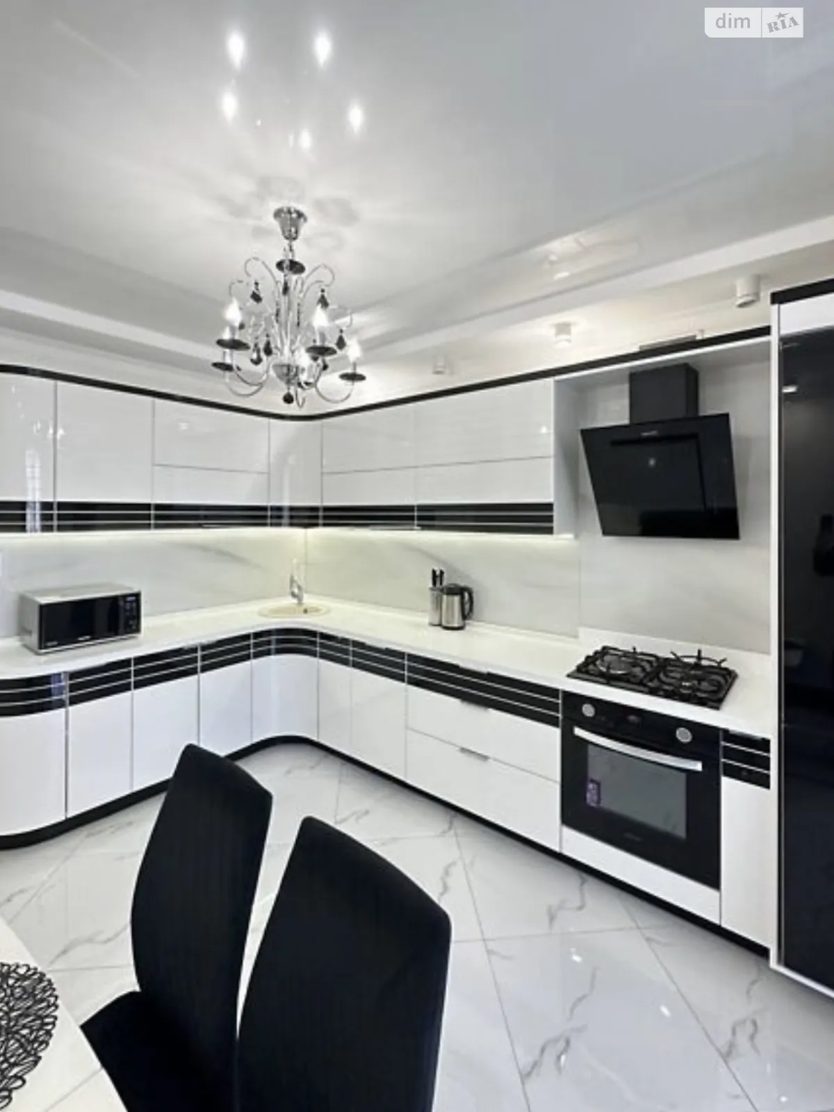 Сдается в аренду 1-комнатная квартира 53 кв. м в Хмельницком, ул. Степана Бандеры, 15 - фото 1