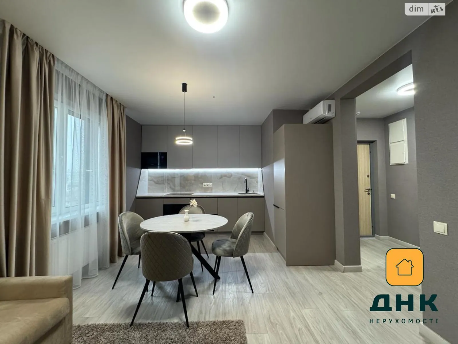 Продается 1-комнатная квартира 41 кв. м в Одессе, ул. Литературная, 10 - фото 1