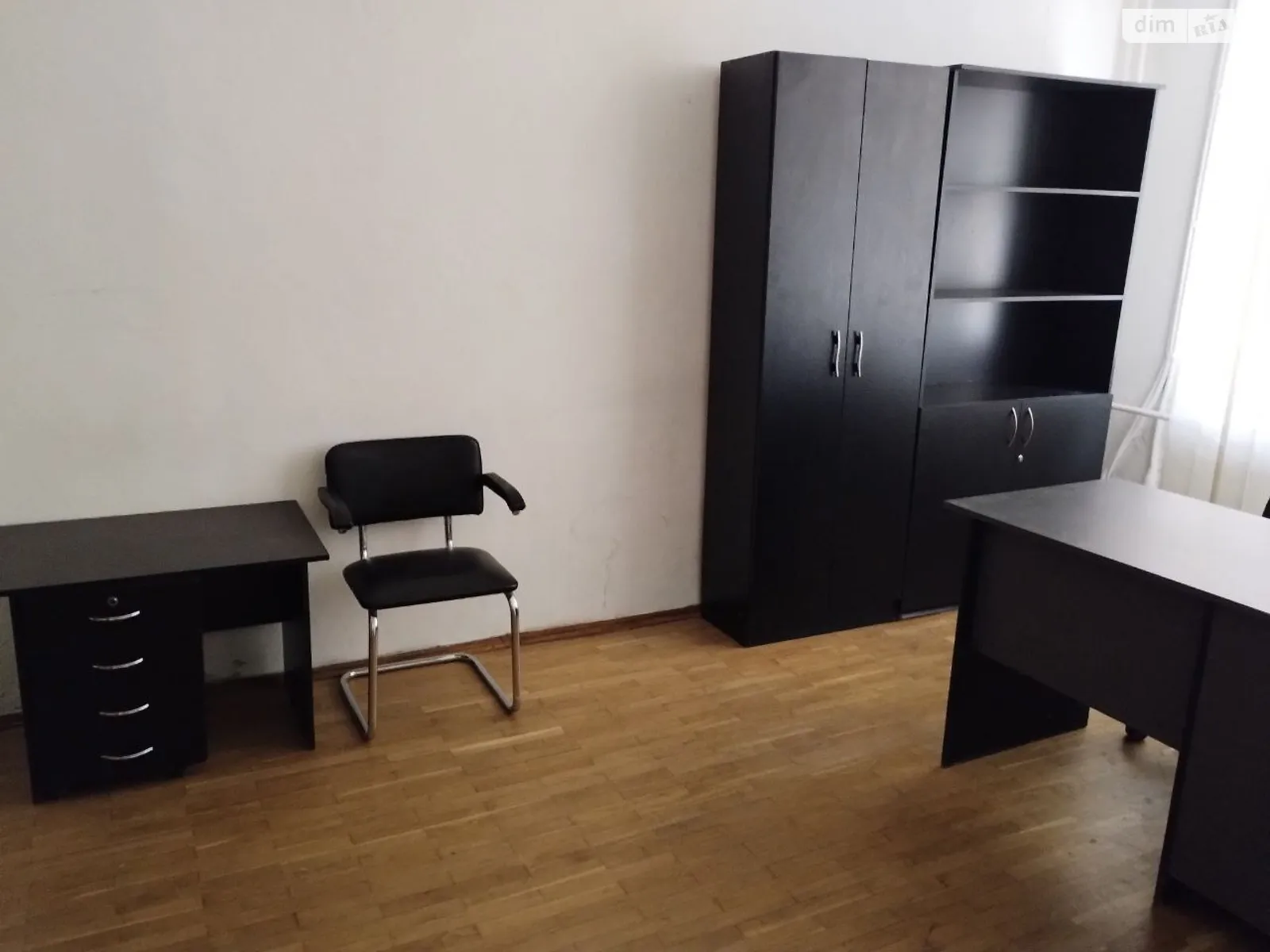 Сдается в аренду офис 18 кв. м в бизнес-центре, цена: 7500 грн - фото 1