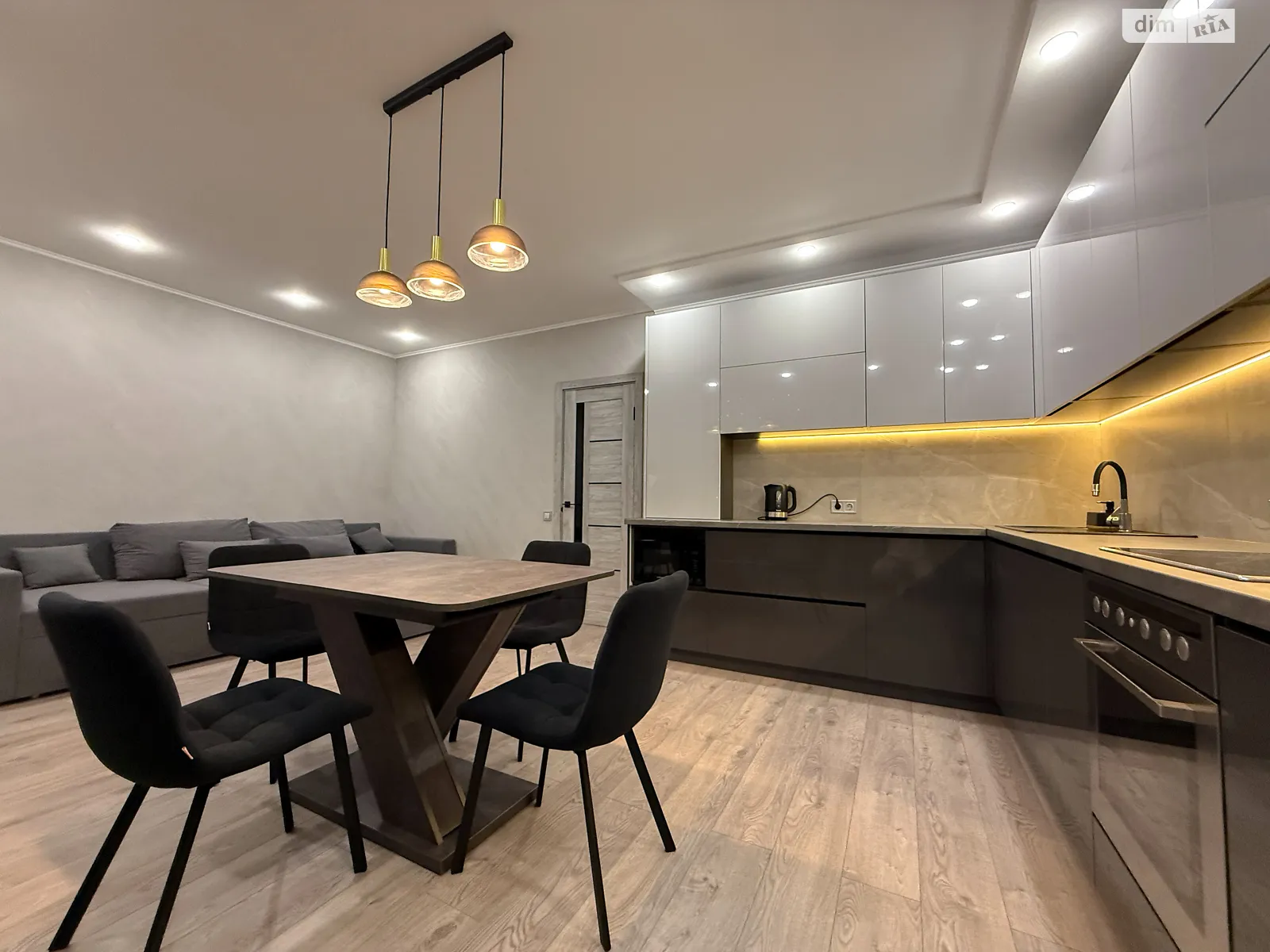 Продается 2-комнатная квартира 53.2 кв. м в Ровно, ул. Соборная - фото 1