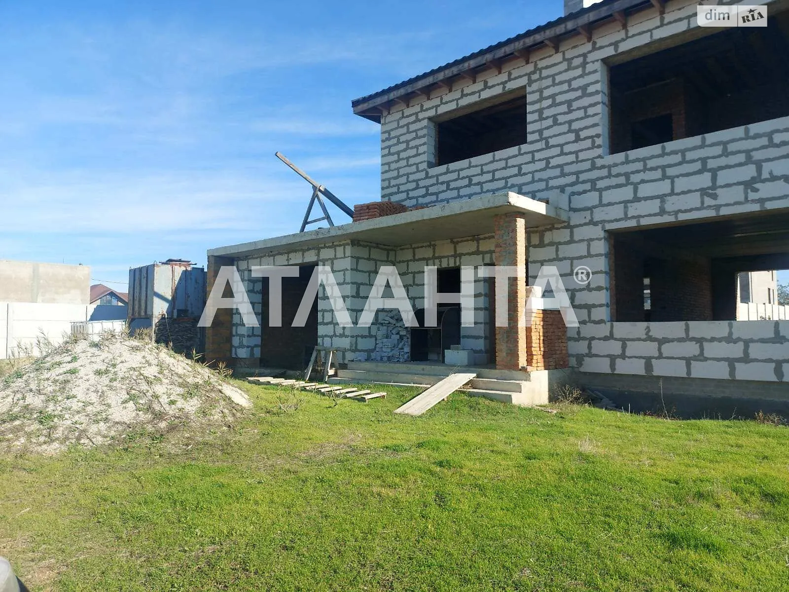 Продается дом на 2 этажа 165 кв. м с бассейном, цена: 70000 $ - фото 1