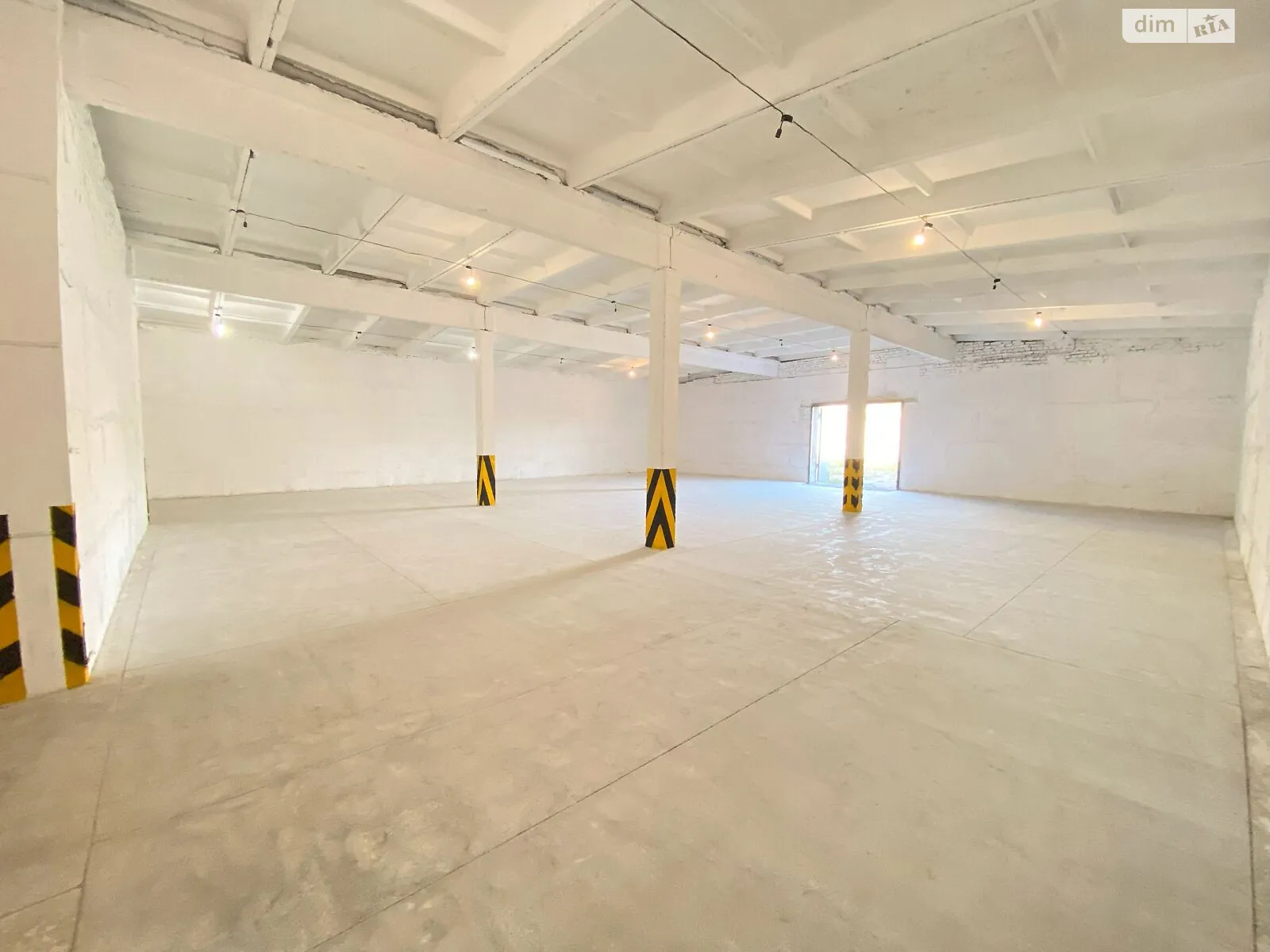 Сдается в аренду помещения свободного назначения 1350 кв. м в 1-этажном здании, цена: 108000 грн - фото 1