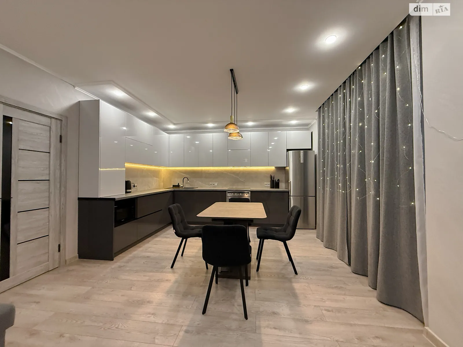 Продается 2-комнатная квартира 53.2 кв. м в Ровно, ул. Соборная, 16 - фото 1