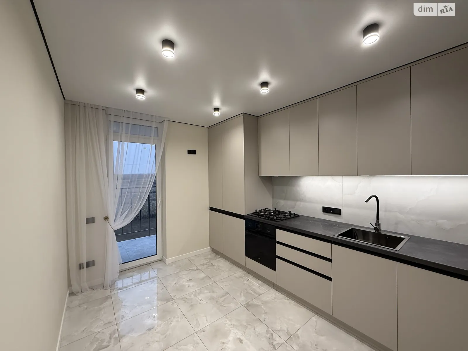 Продается 1-комнатная квартира 45 кв. м в Зарванцах, ул. Рыбацкая - фото 1