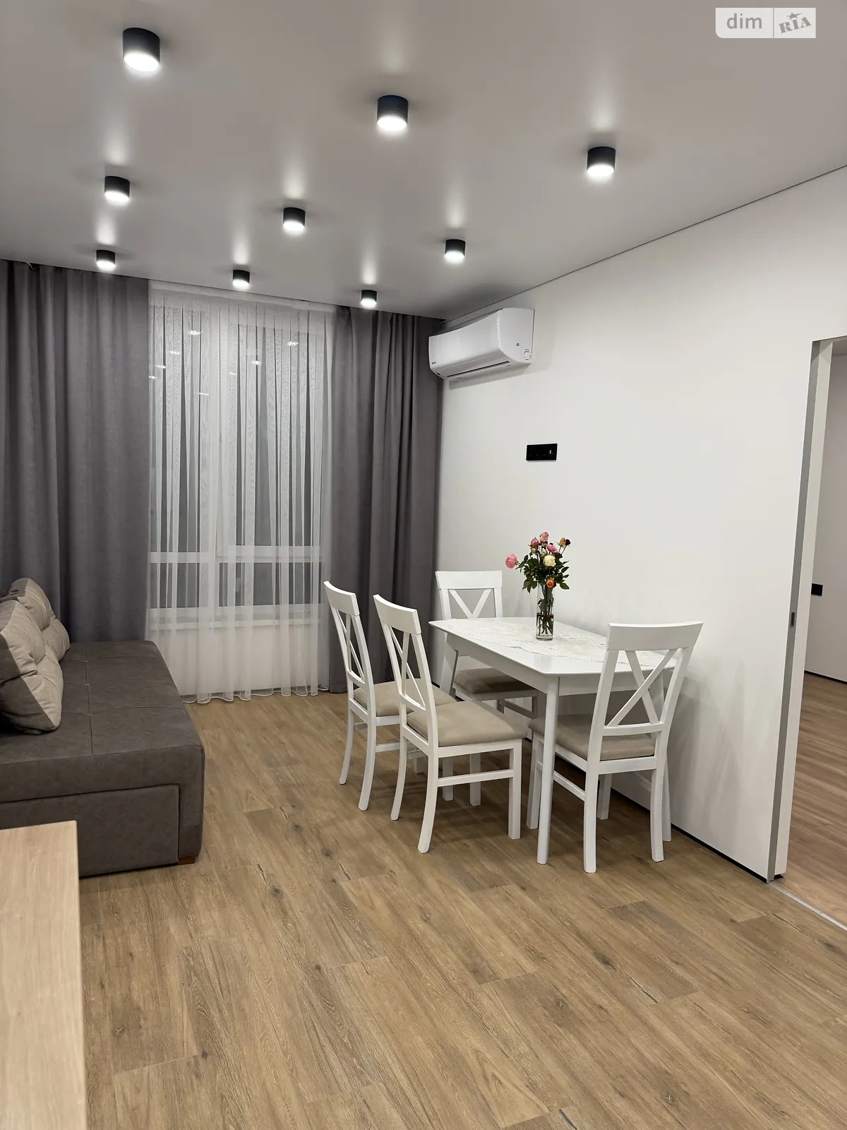 Продается 2-комнатная квартира 62.5 кв. м в Черновцах, ул. Киевская, 31к - фото 1