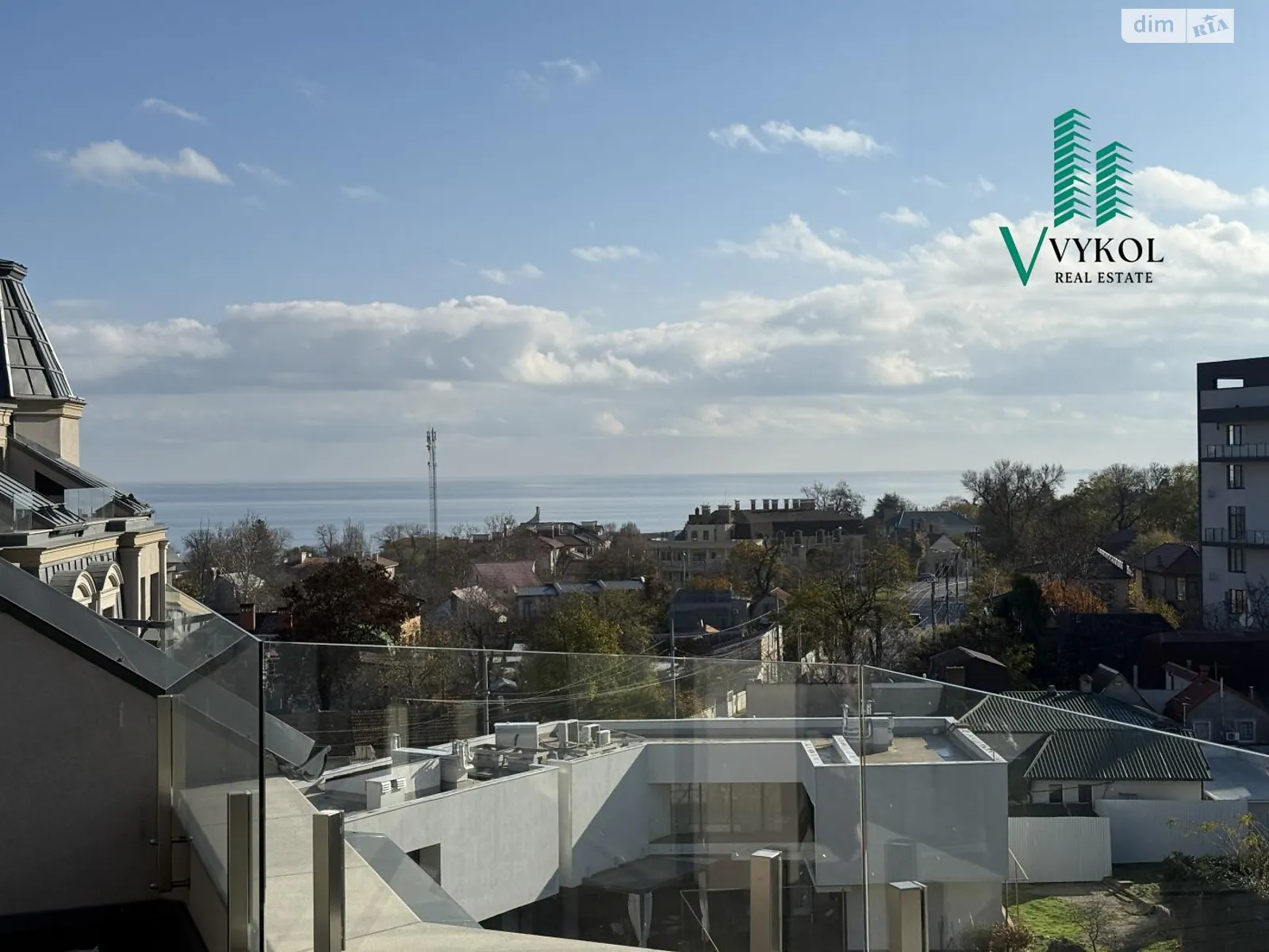 Продается 3-комнатная квартира 130.8 кв. м в Одессе, Фонтанская дор., 62К - фото 1