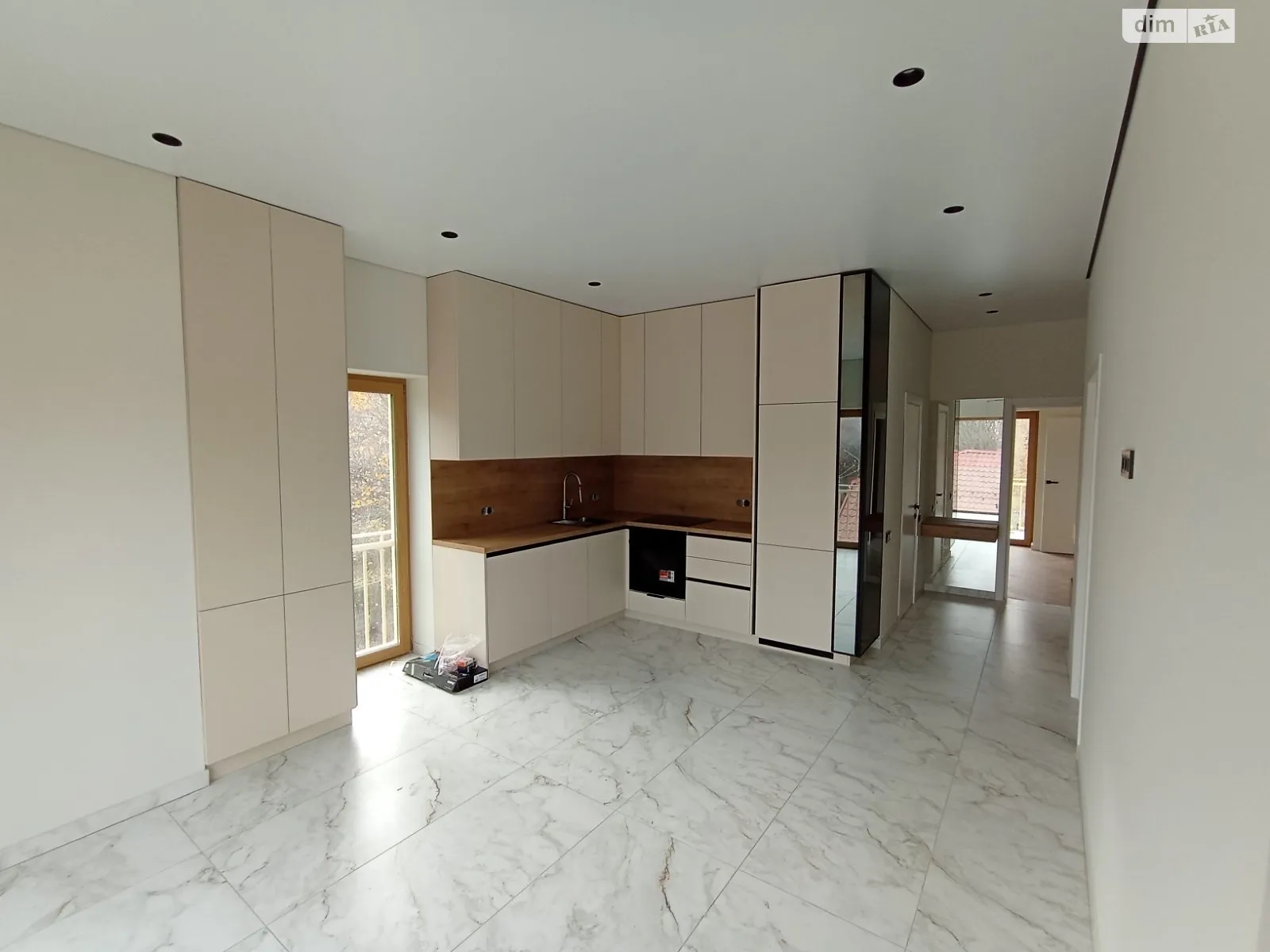 Продается 1-комнатная квартира 59.3 кв. м в Мукачеве, ул. Шандора Петёфи, 6Е - фото 1