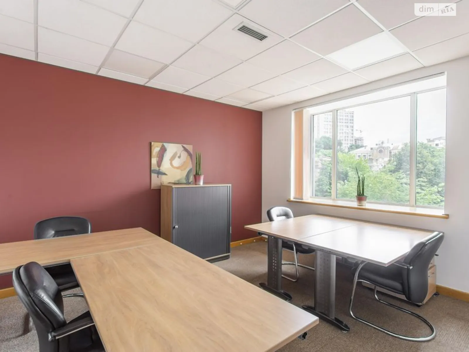 Сдается в аренду офис 15 кв. м в бизнес-центре, цена: 670 $ - фото 1