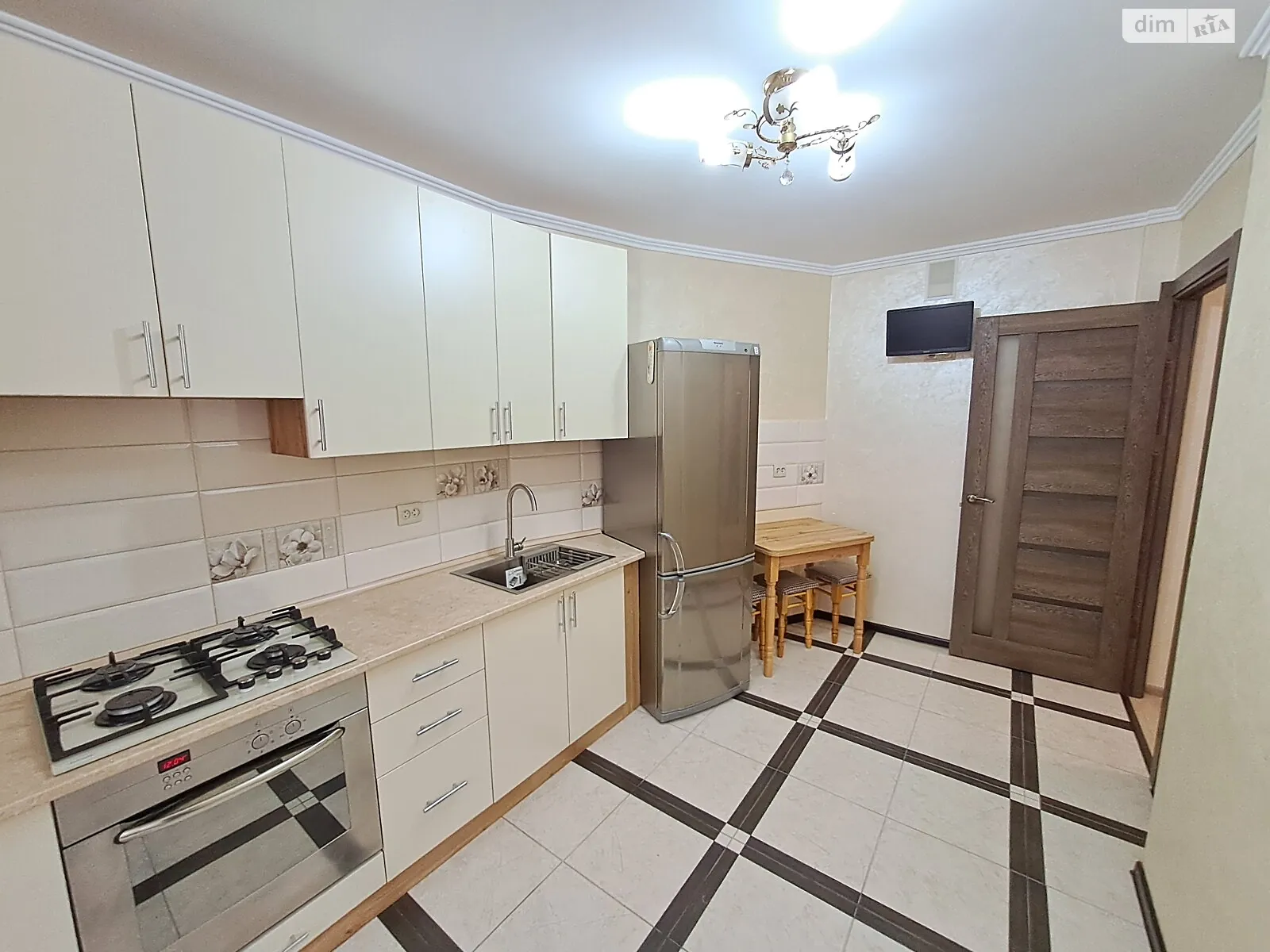 1-комнатная квартира 46 кв. м в Тернополе, ул. Киевская, 8А - фото 1