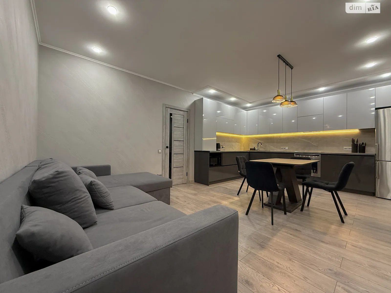 Продается 2-комнатная квартира 53.2 кв. м в Ровно, ул. Соборная, 16 - фото 1