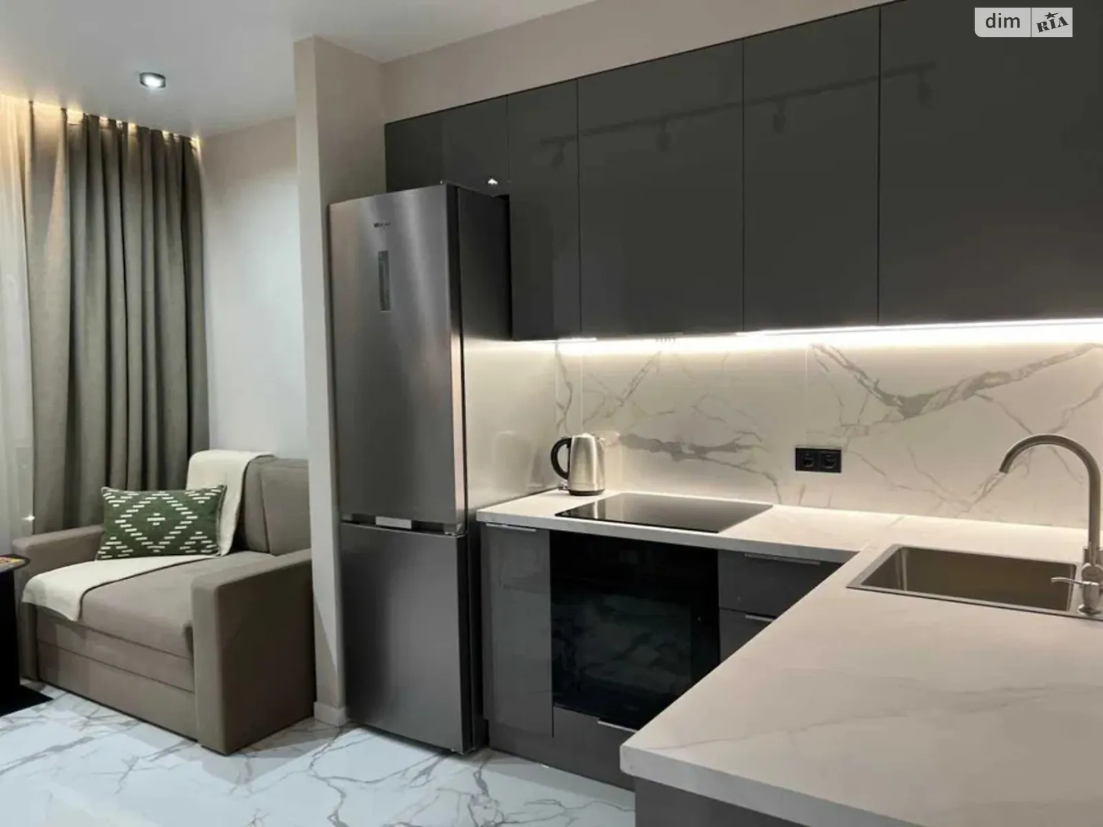 Продается 1-комнатная квартира 40 кв. м в Киеве, ул. Ревуцкого, 40Б - фото 1