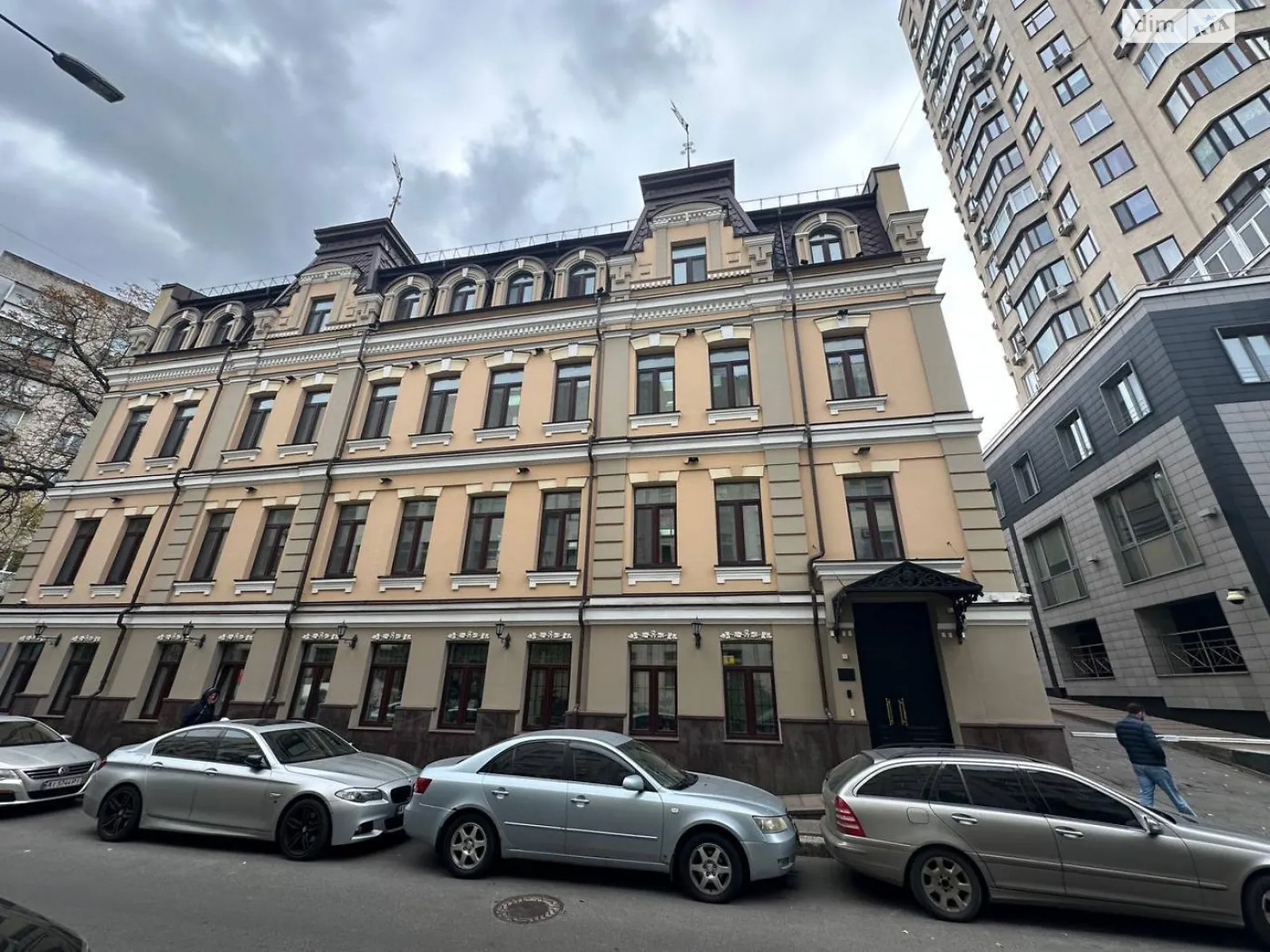 Сдается в аренду офис 1647.7 кв. м в бизнес-центре, цена: 24000 $ - фото 1