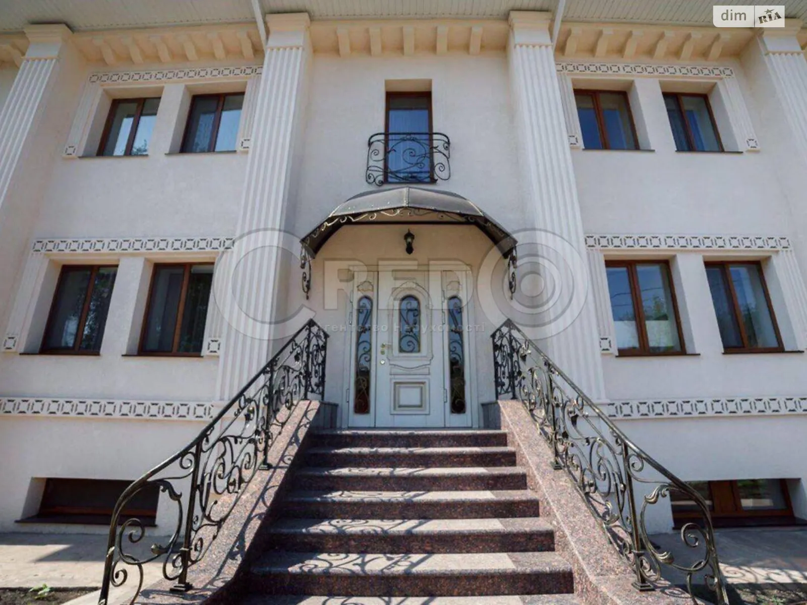 Продается помещения свободного назначения 847.3 кв. м в 3-этажном здании, цена: 380000 $ - фото 1