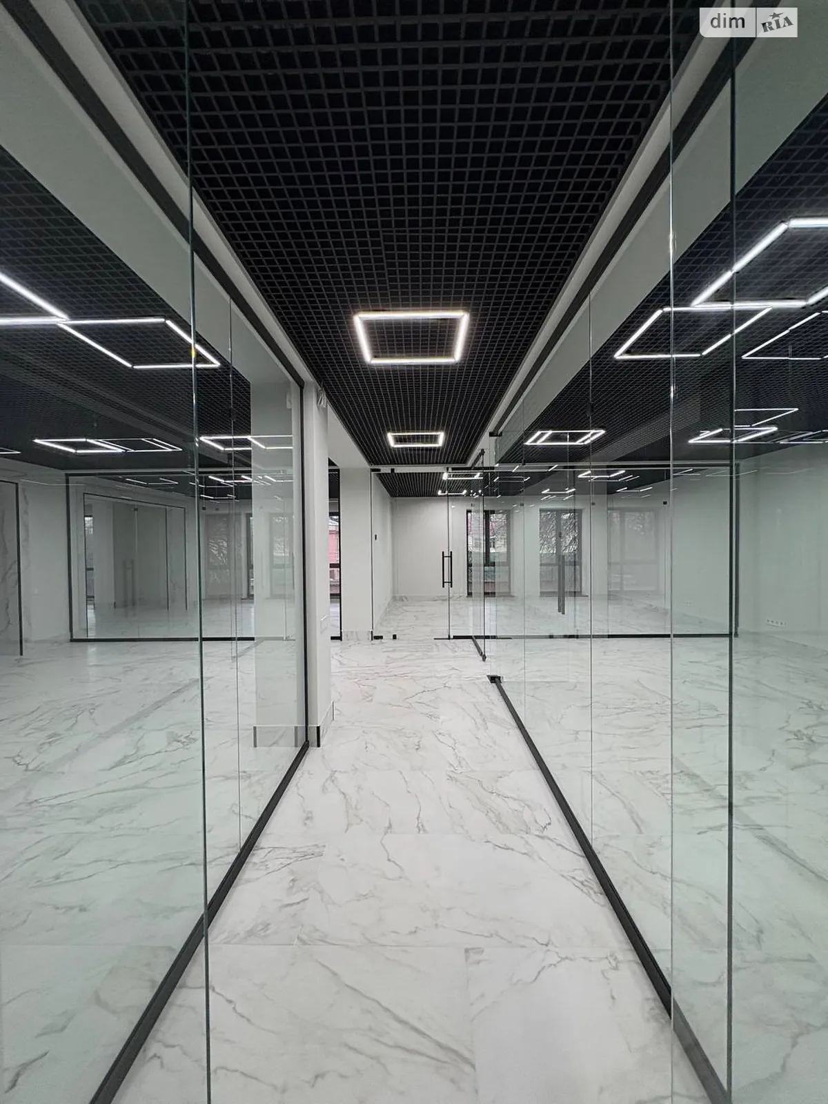 Продается офис 400 кв. м в бизнес-центре, цена: 1200000 $ - фото 1