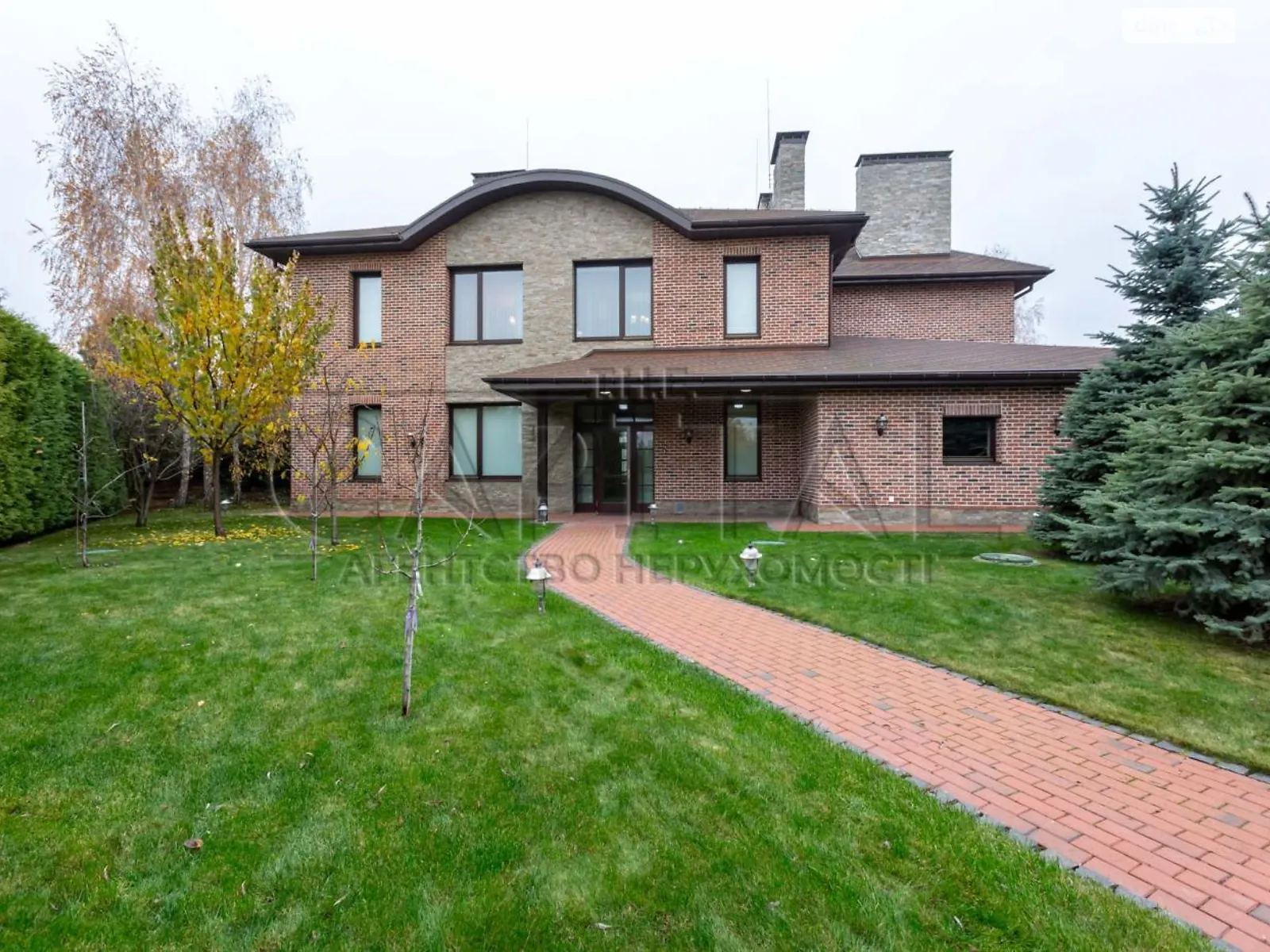 Сдается в аренду дом на 2 этажа 440 кв. м с гаражом, цена: 10000 $ - фото 1