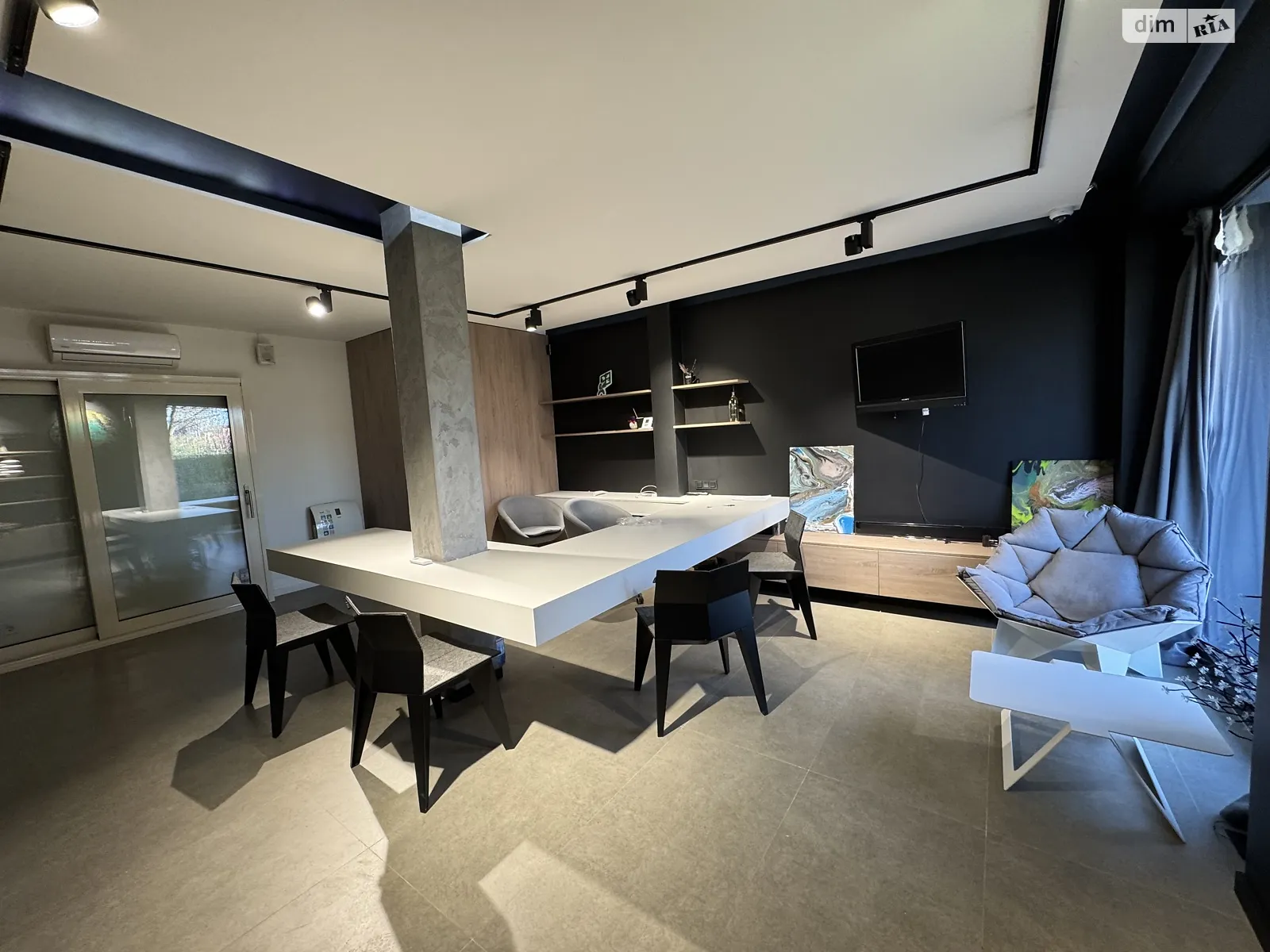 Сдается в аренду офис 100 кв. м в бизнес-центре, цена: 1500 $ - фото 1