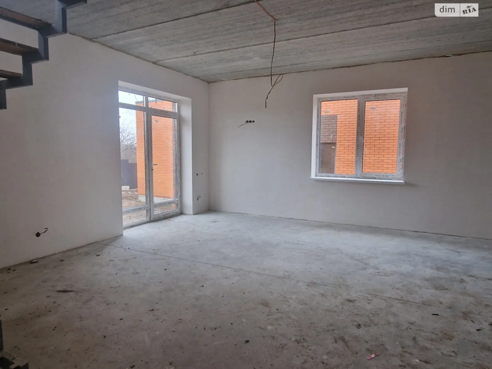 Продается дом на 2 этажа 107 кв. м с бассейном, цена: 88000 $ - фото 1