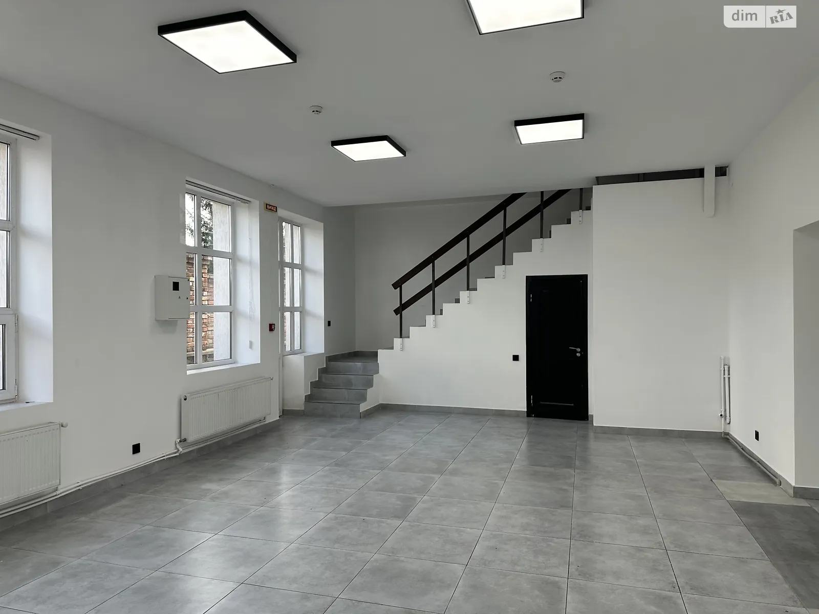 Сдается в аренду помещения свободного назначения 495.8 кв. м в 2-этажном здании, цена: 99160 грн - фото 1