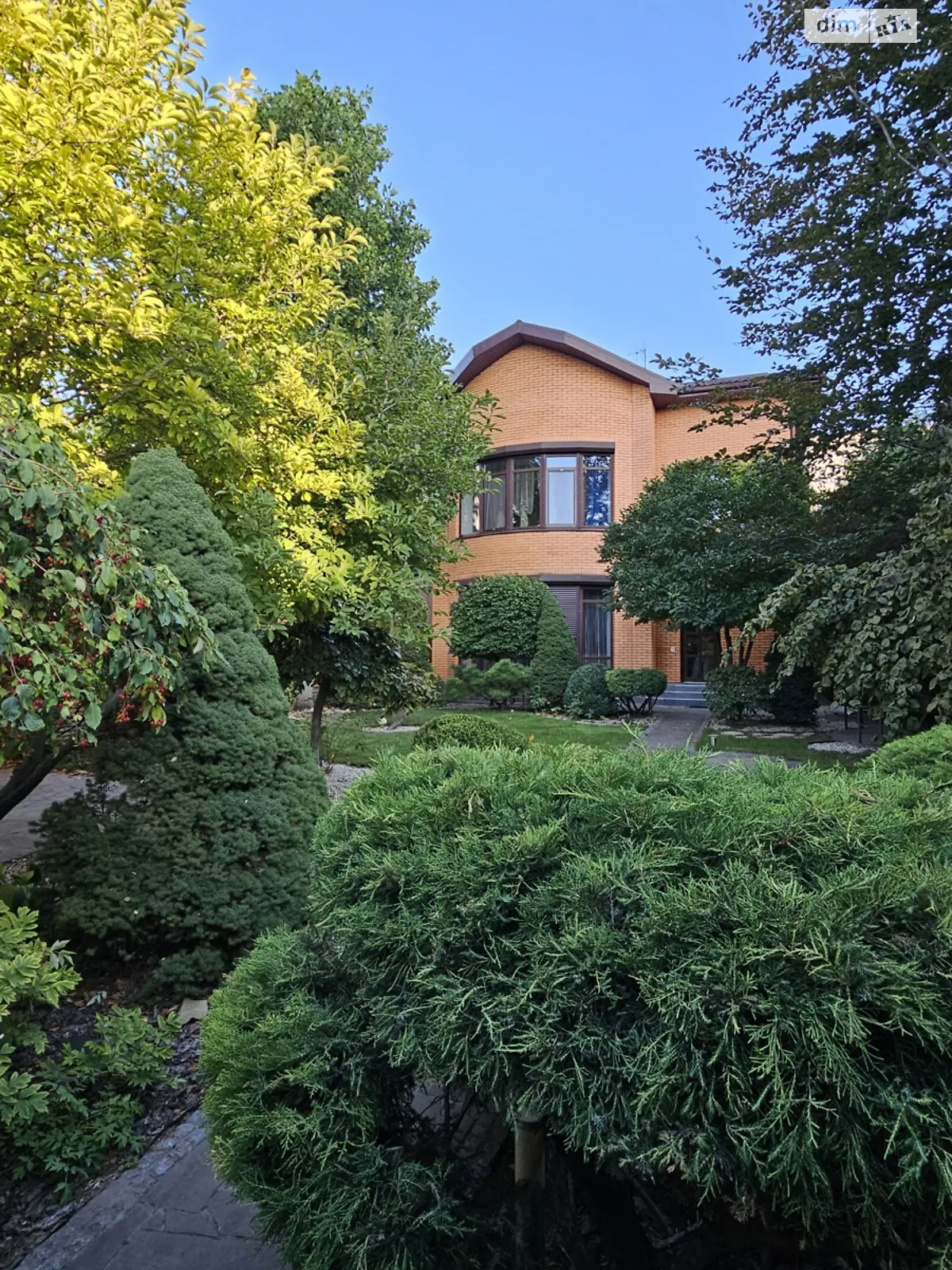 Сдается в аренду дом на 2 этажа 200 кв. м с верандой, цена: 2000 $ - фото 1