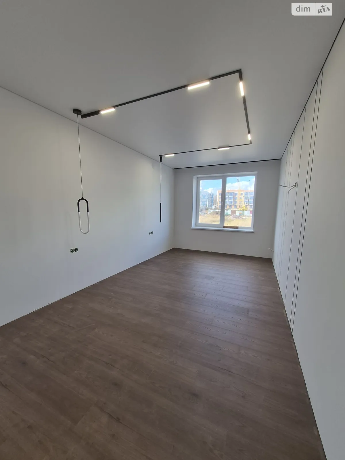 мас. Чаривный, 11 Ленокомбинат Ровно - фото 1