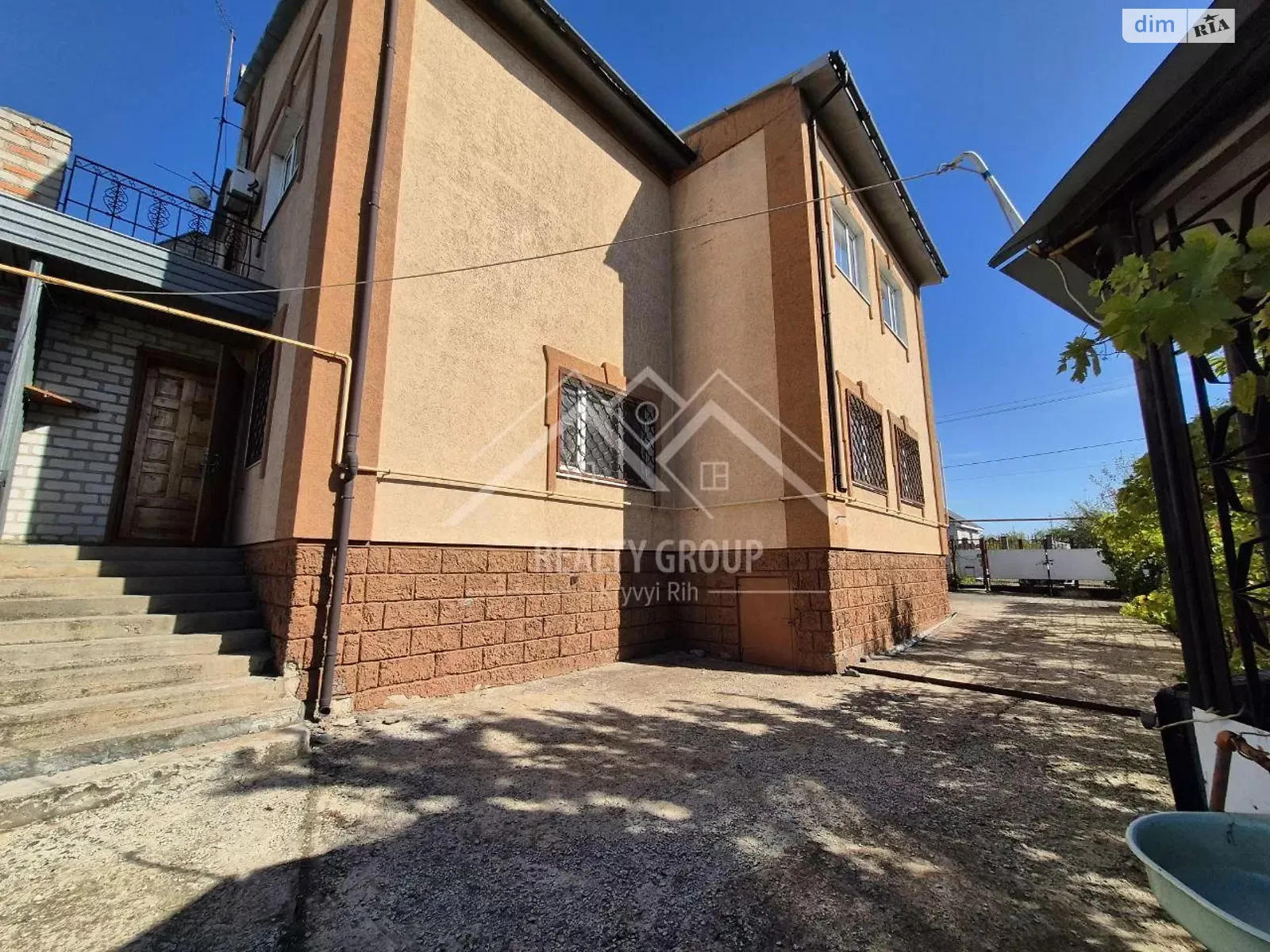 Продается дом на 2 этажа 243.9 кв. м с верандой, цена: 105000 $ - фото 1